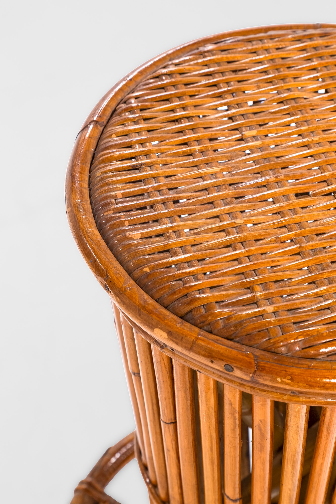 Tito Agnoli (attr.) - Due sgabelli da bar in bamboo, canna d’India e midollino (ca. 1950)