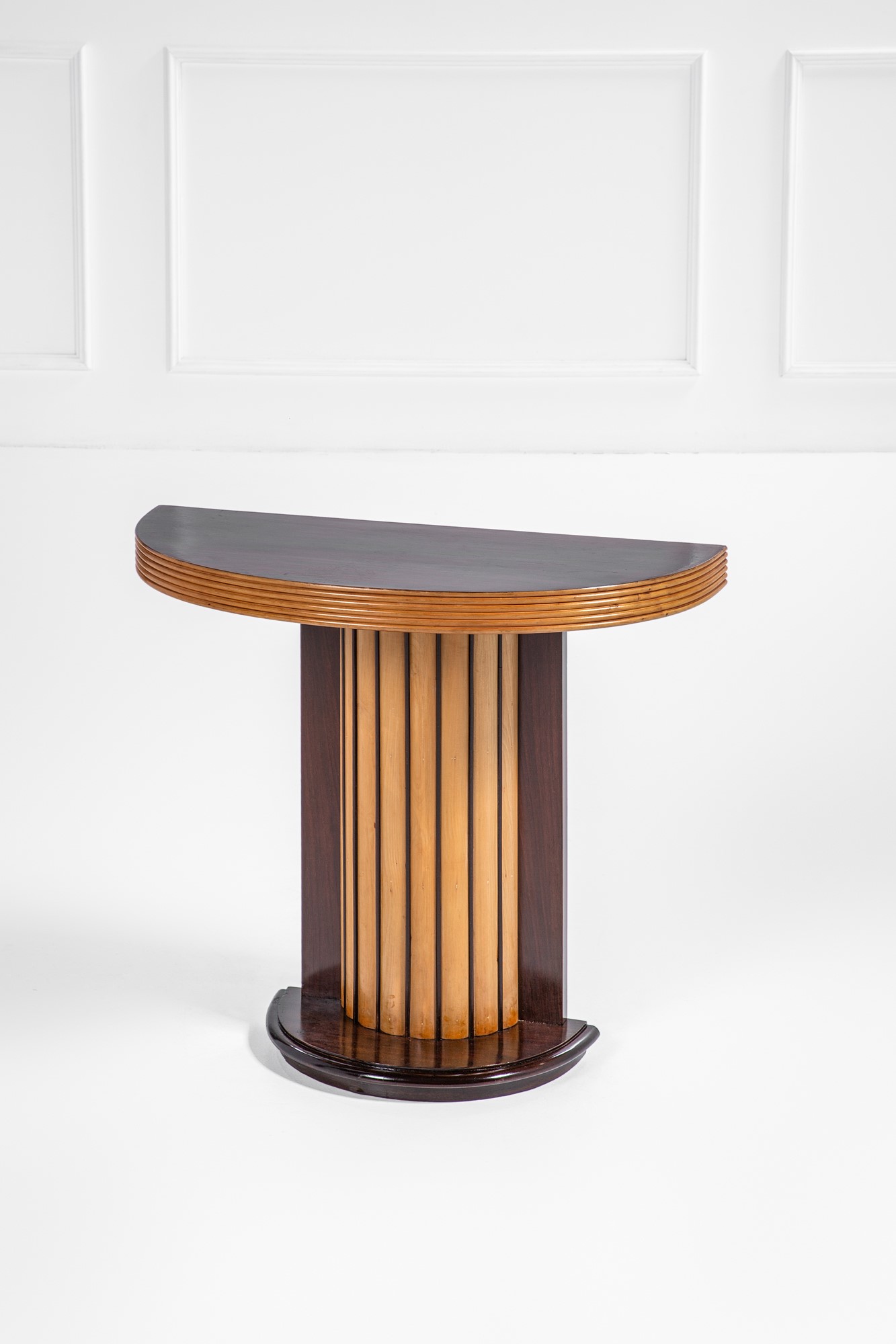 Console a mezzaluna
