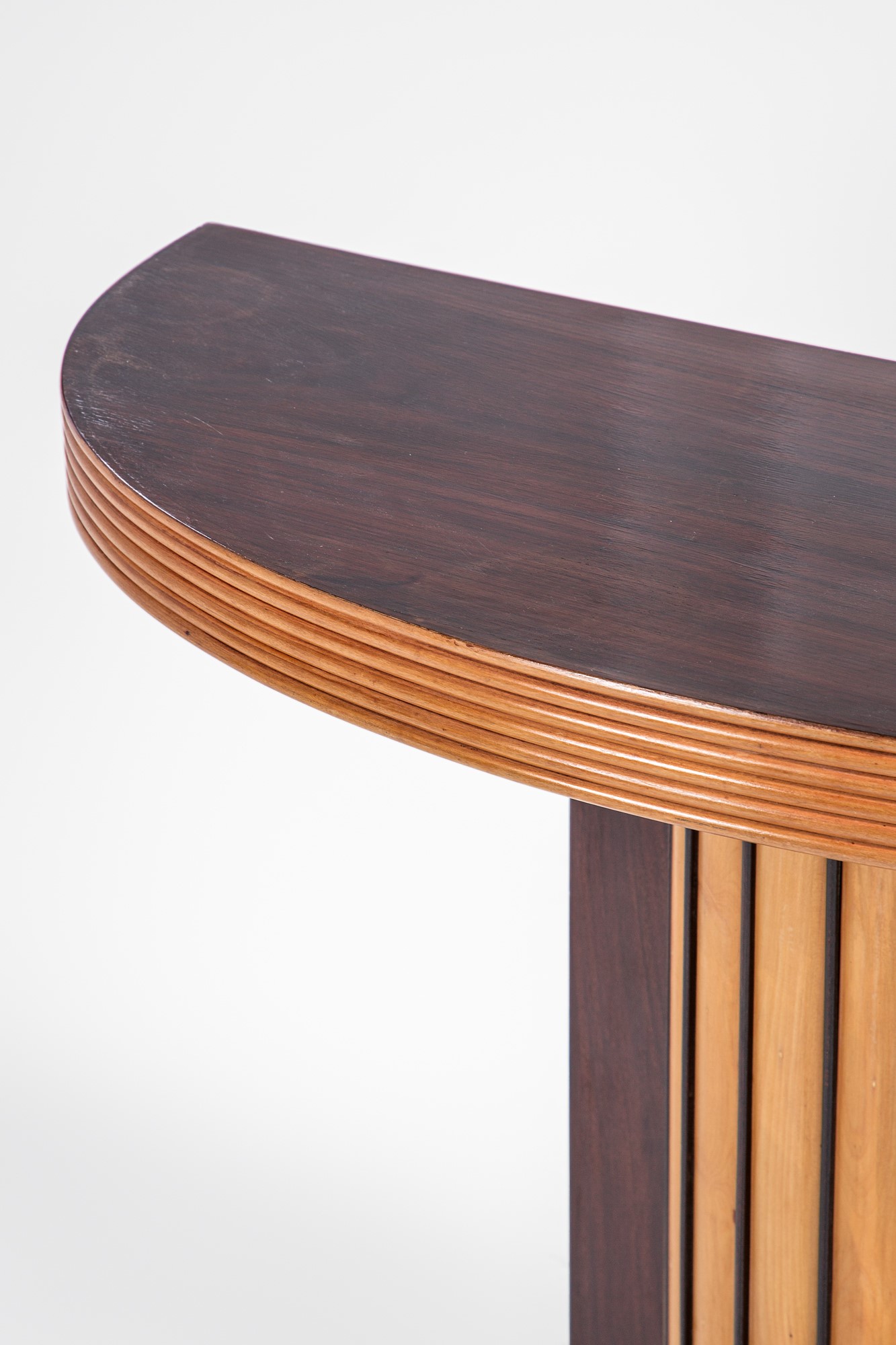 Console a mezzaluna