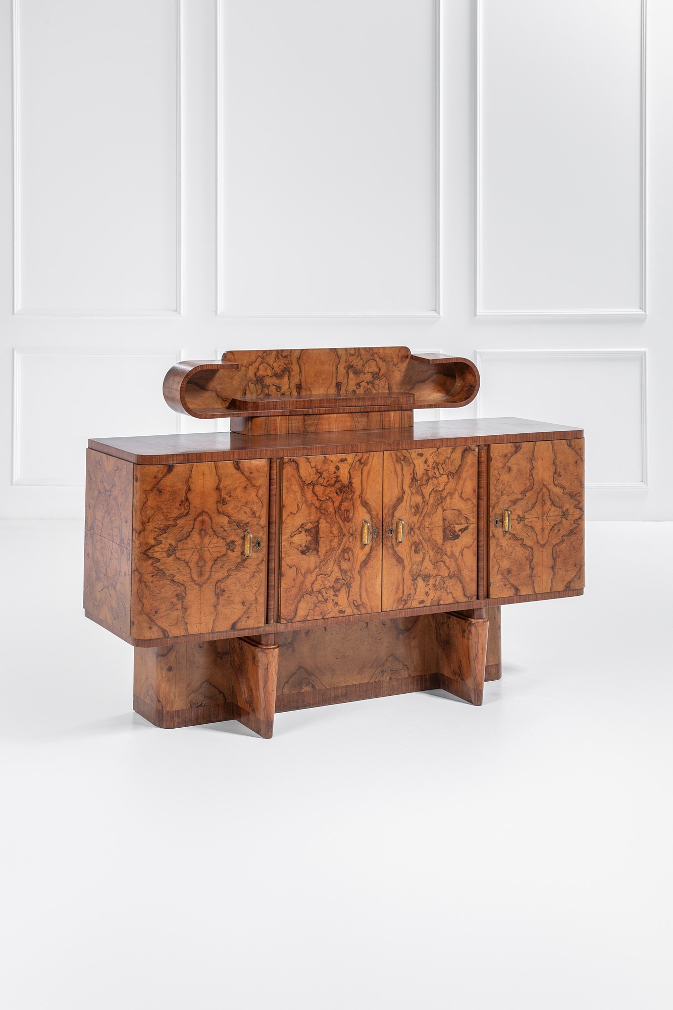 Cabinet con alzata