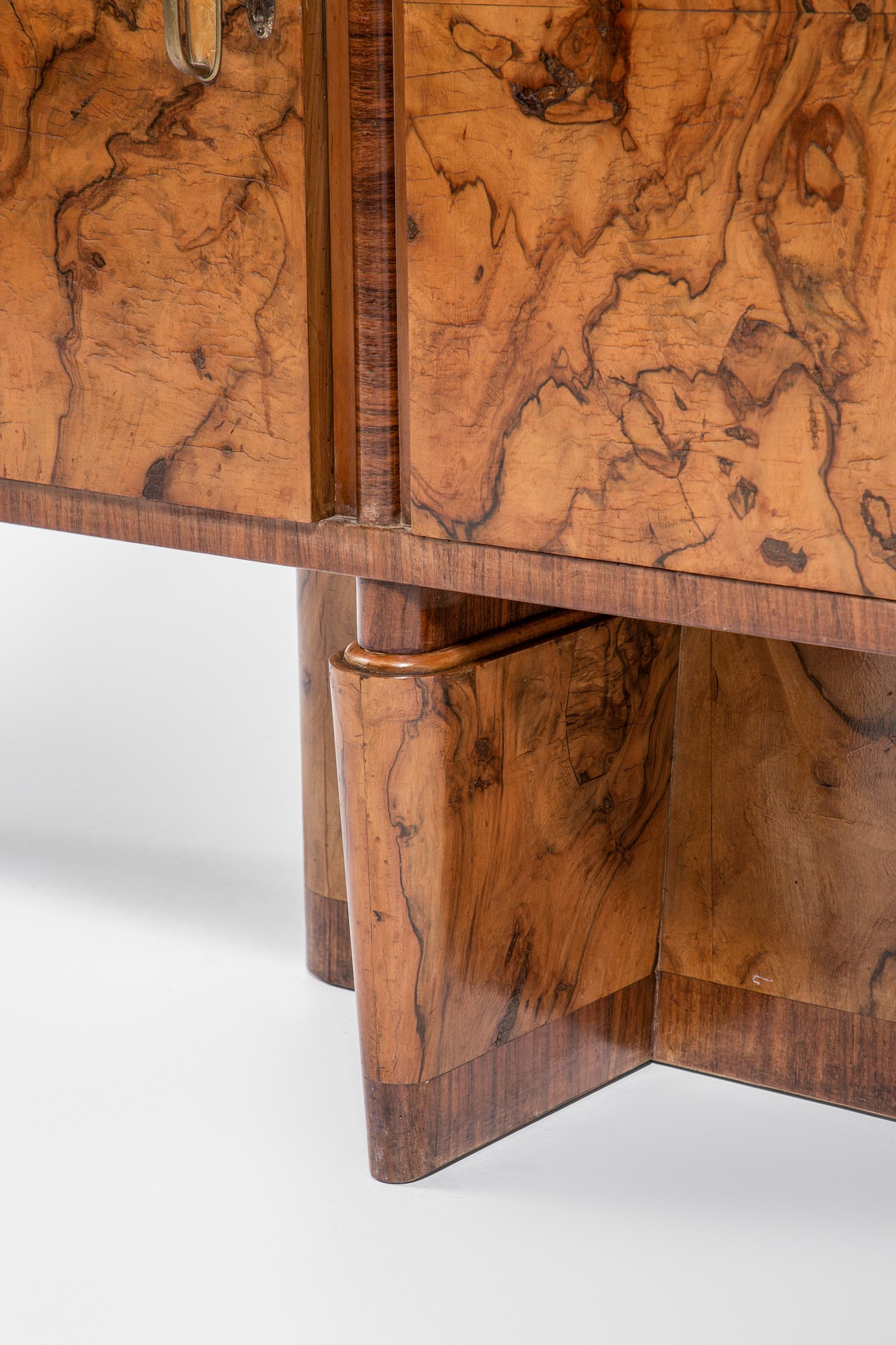 Cabinet con alzata