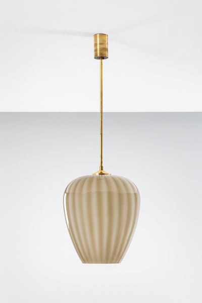 Lampada a sospensione in vetro incamiciato a coste con struttura in ottone