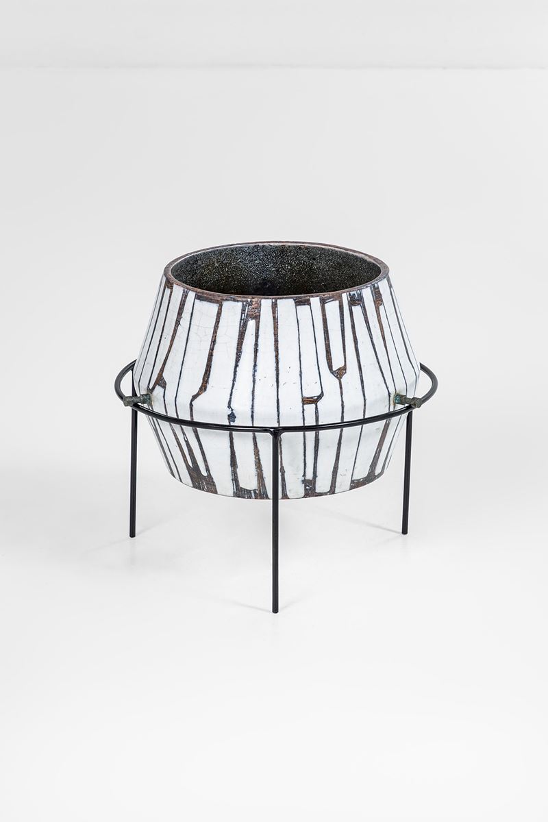 Victor Cerrato - Portavaso in ceramica smaltata con struttura in ottone