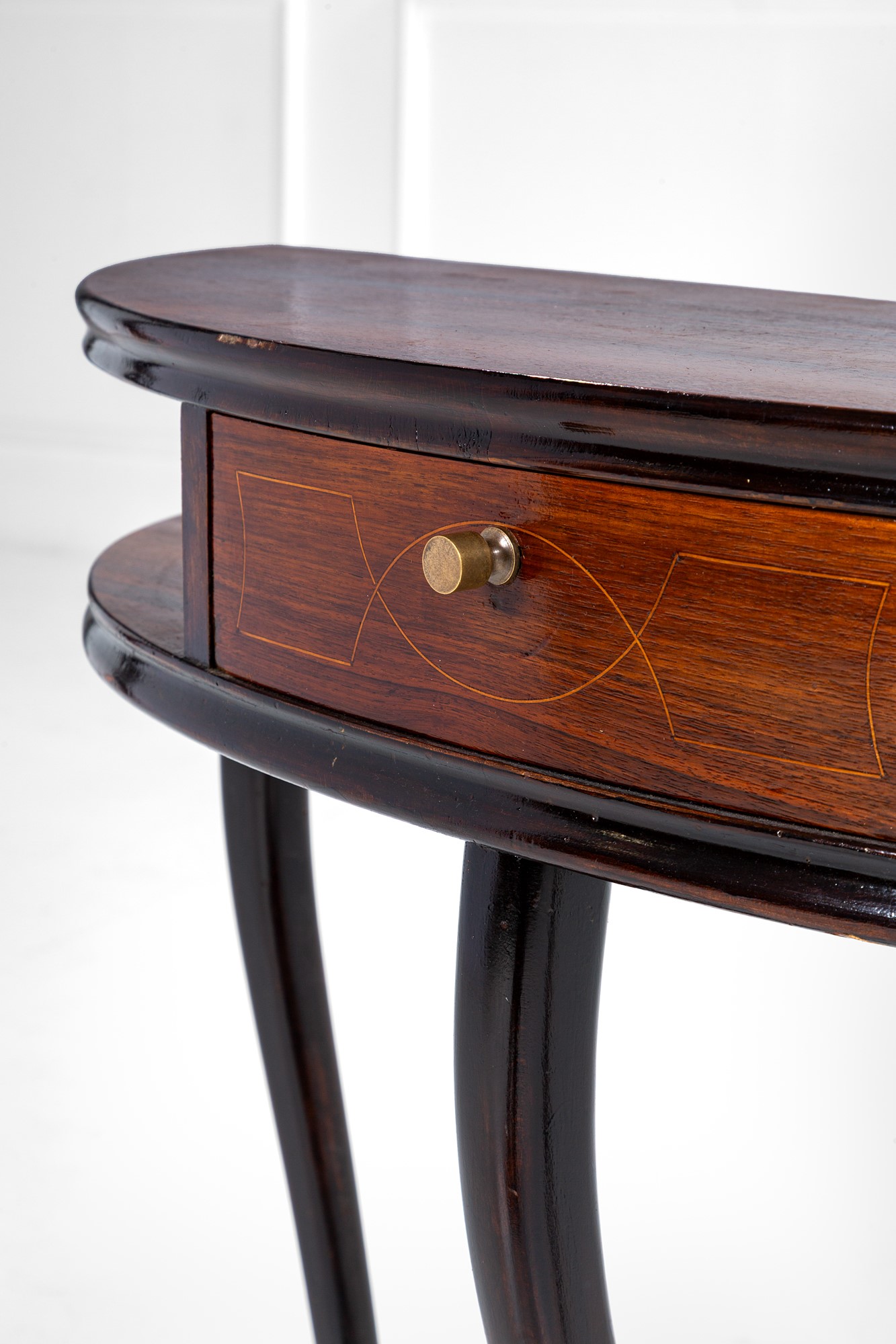 Console a mezzaluna