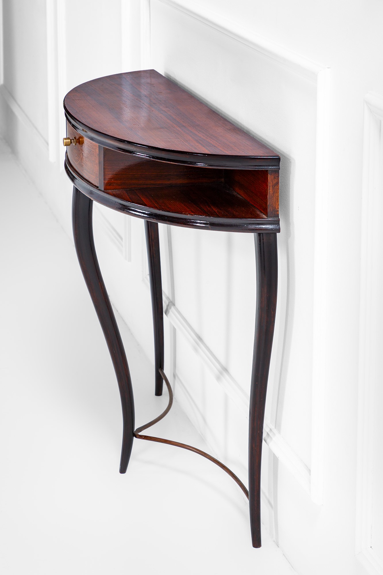 Console a mezzaluna