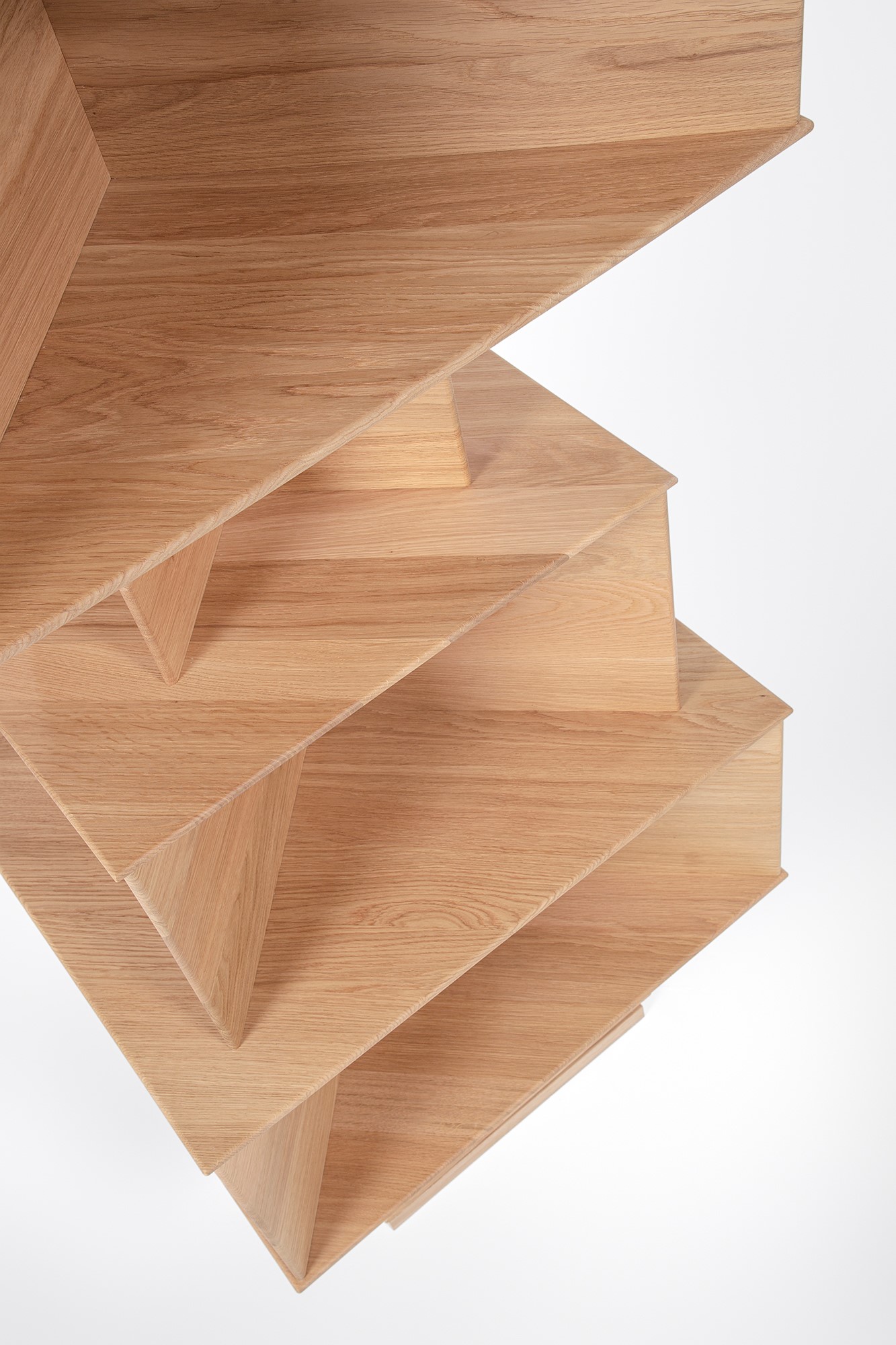 Big (bjarke Ingels Group) - Libreria mod. Totem in elementi prismatici in legno