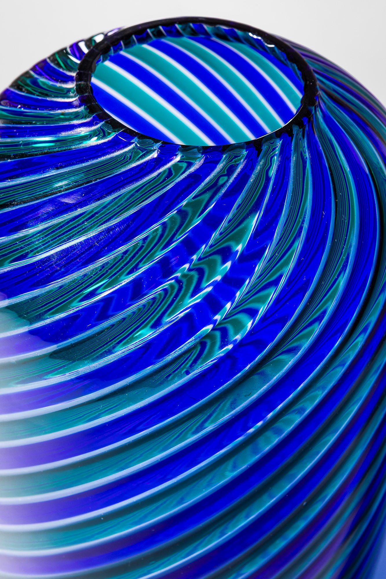 Venini - Vaso in vetro soffiato a canne retorte blu e verde