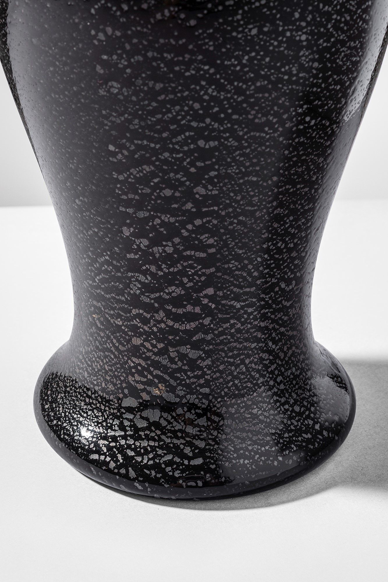 Vaso con anse a nastro