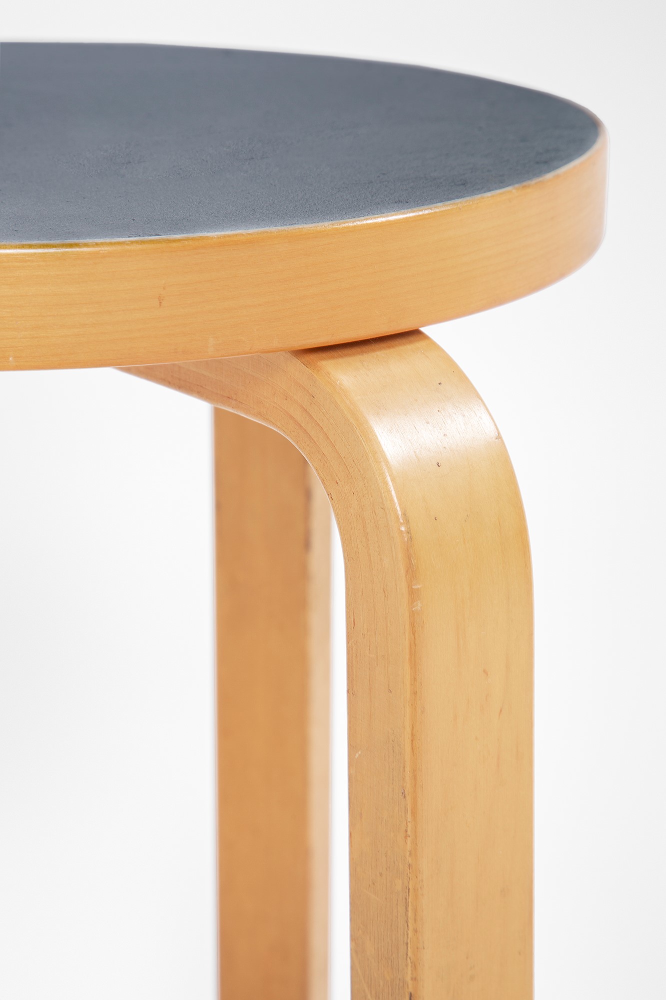 Alvar Aalto - Sgabello modello 60