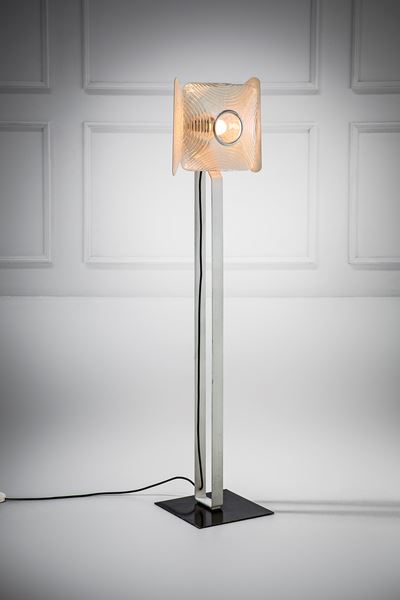Lampada da terra in ghisa e metallo verniciato con vetro stampato (produzione 1980 ca.)