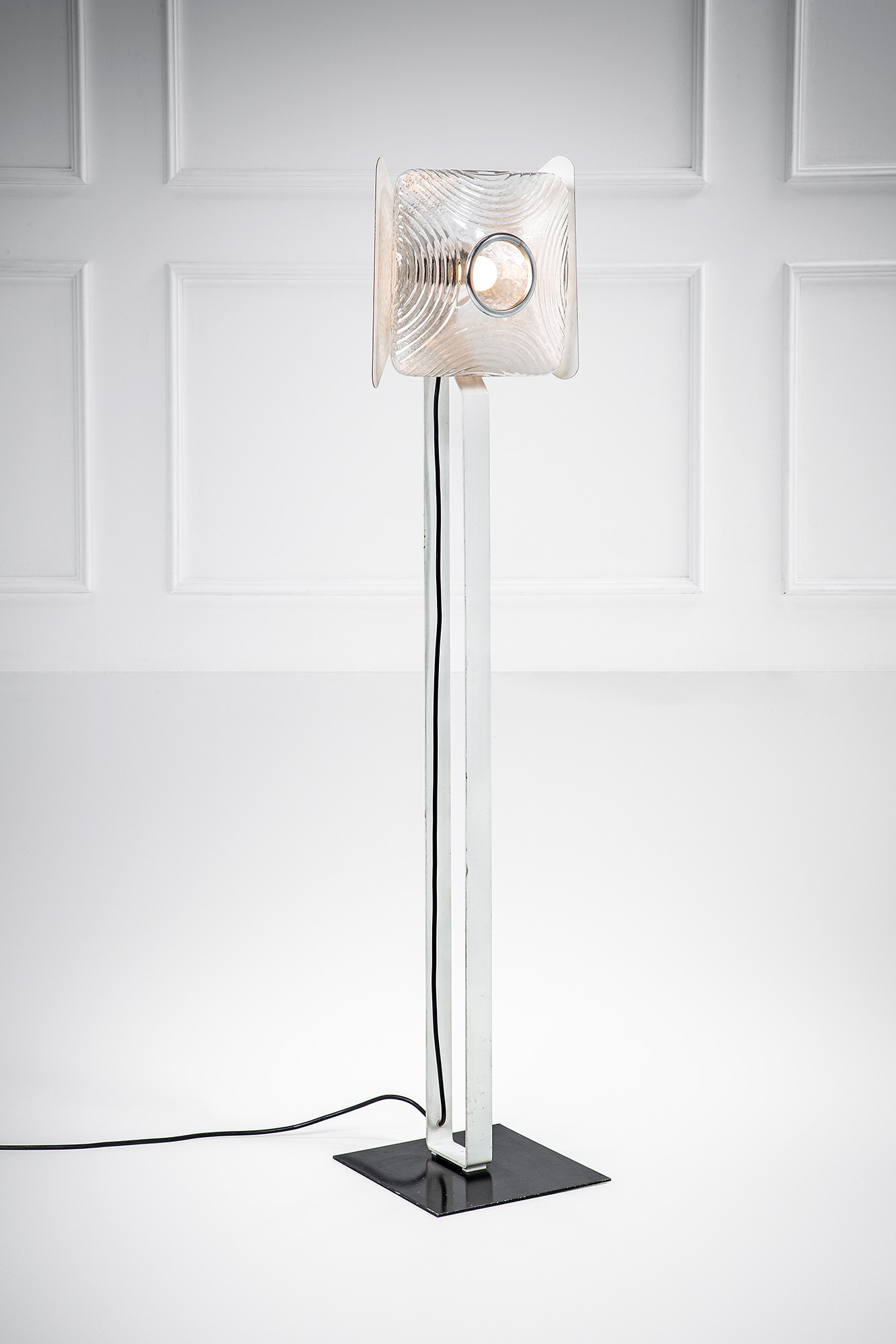 Veart - Lampada da terra in ghisa e metallo verniciato con vetro stampato (produzione 1980 ca.)