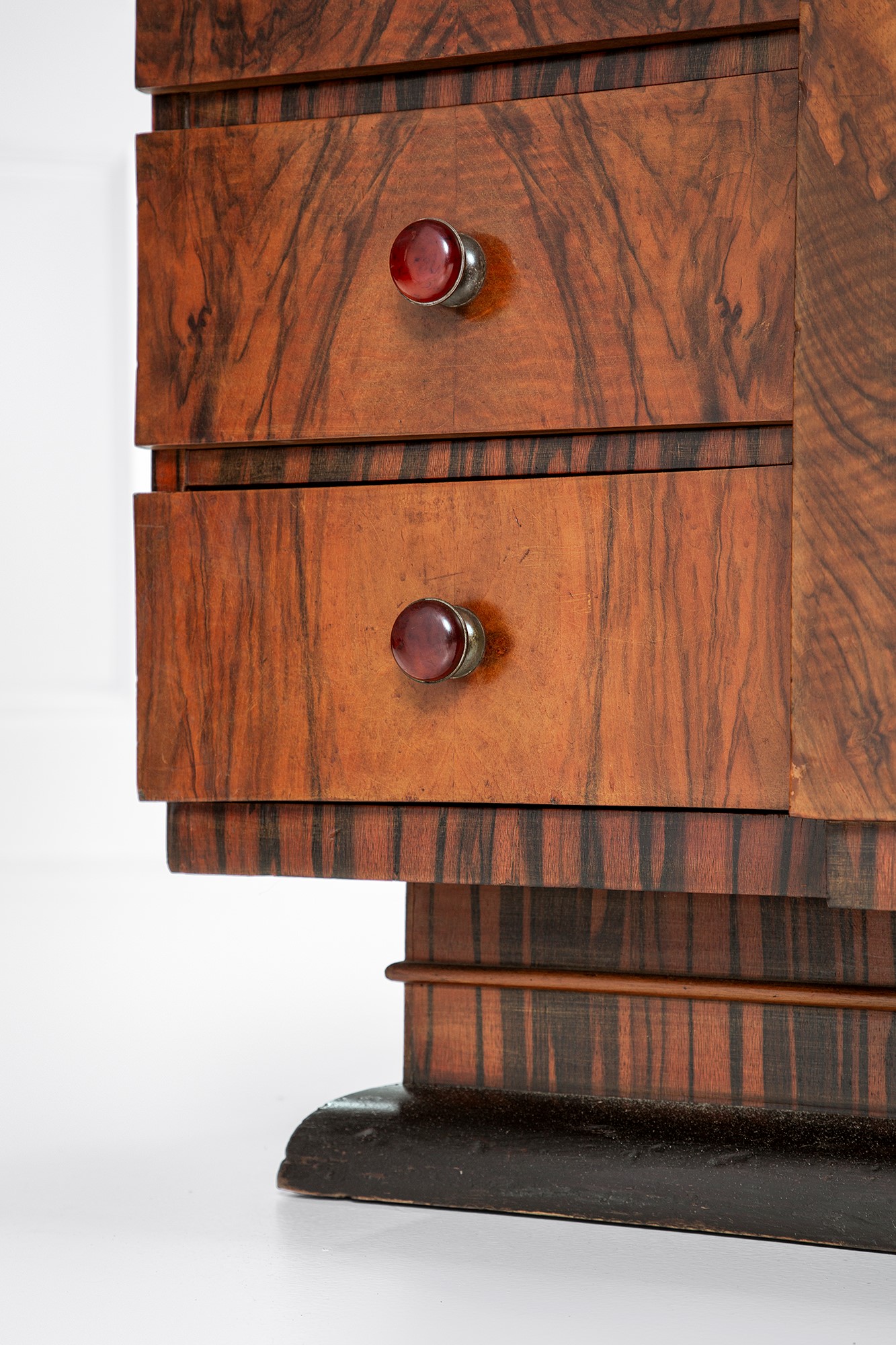 Gaetano Borsani (attr.) - Grande credenza con alzata