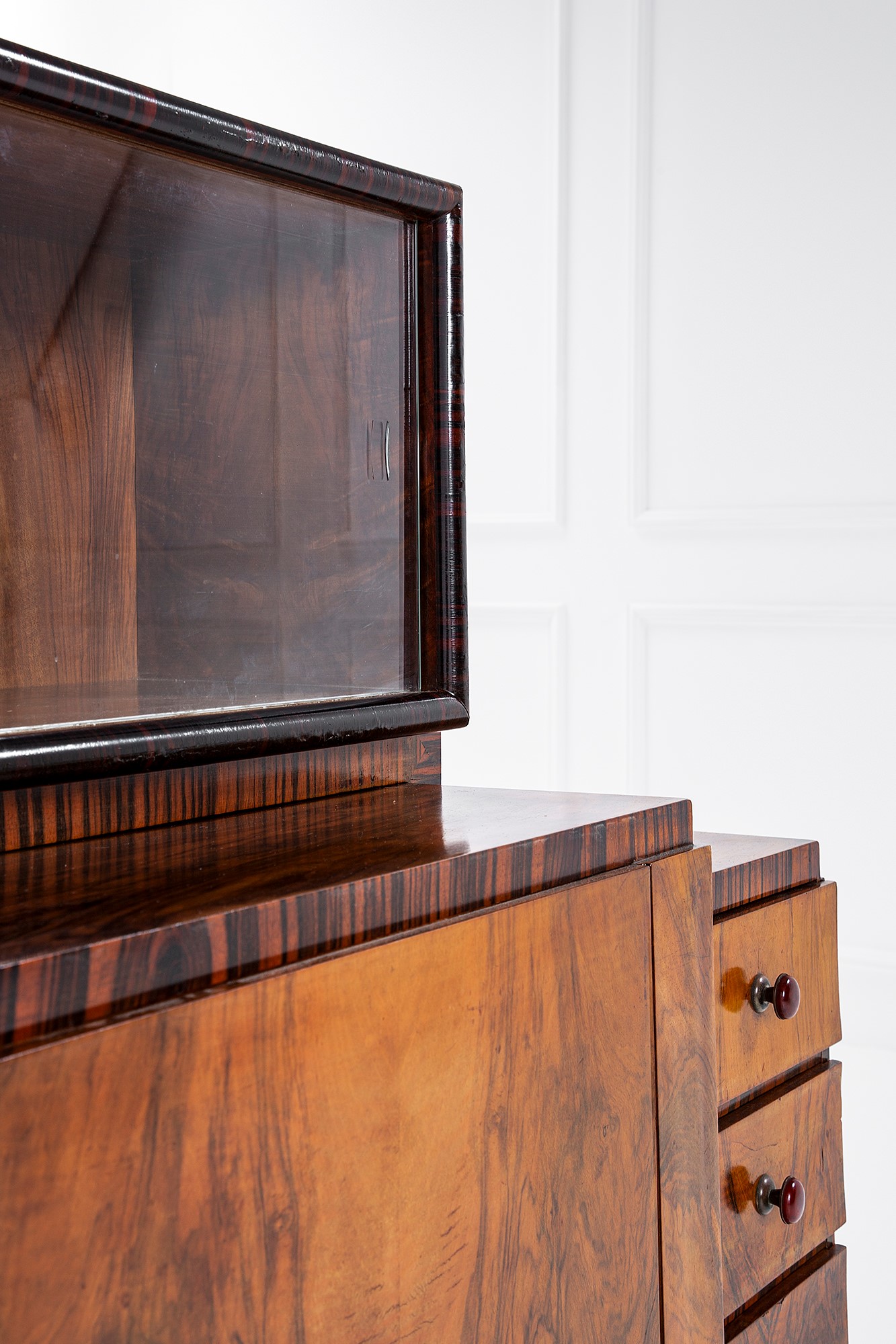 Gaetano Borsani (attr.) - Grande credenza con alzata