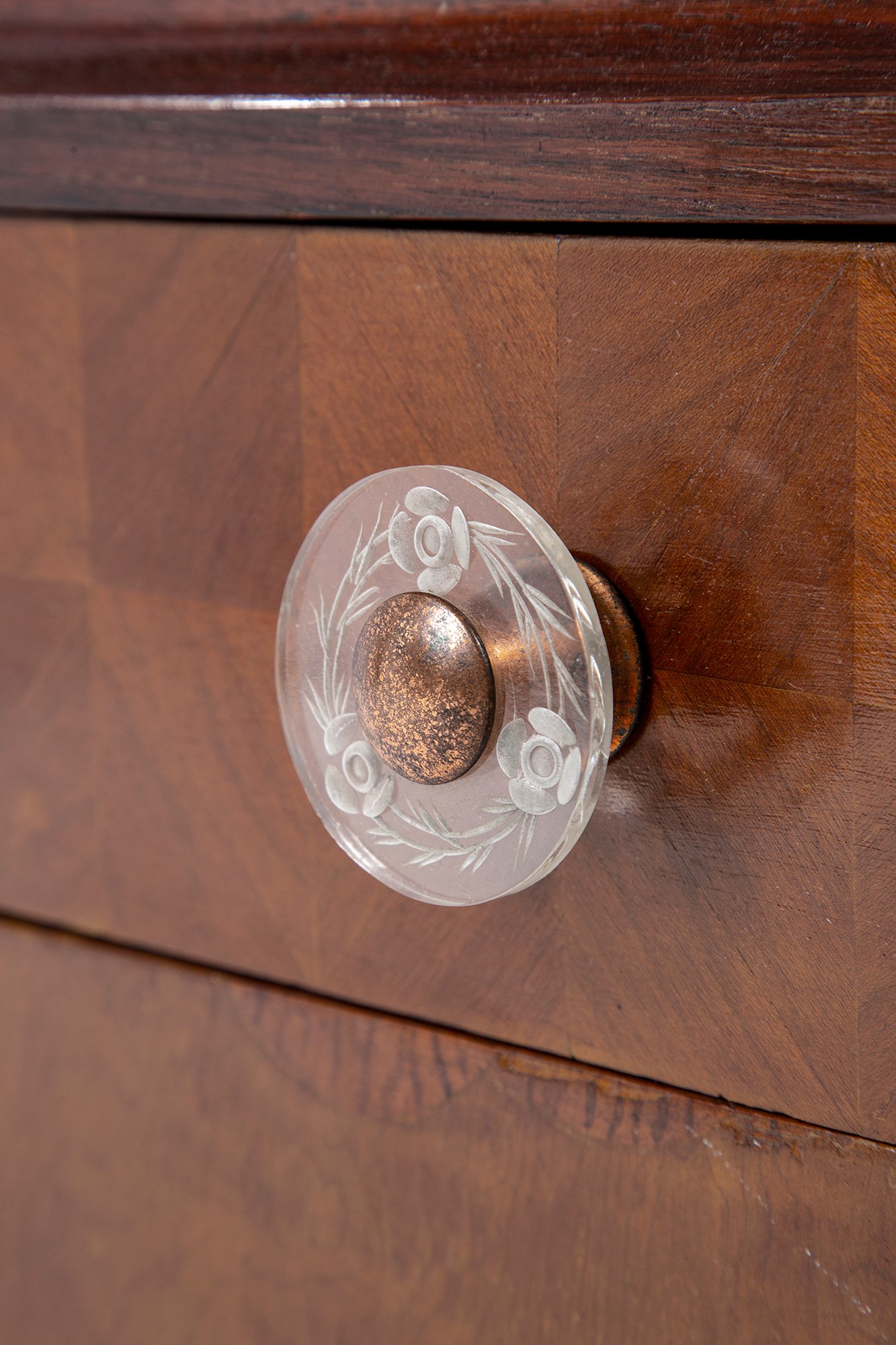Comodini in stile déco, coppia, legno impiallacciato con vetro inciso e cristallo sfaccettato (ci...