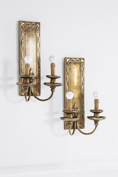 Art Nouveau, Coppia di lampade da parete in fusione di bronzo con decoro vegetale