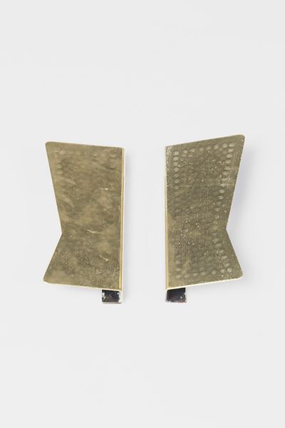 Maniglie in ottone sbalzato e piegato, Coppia di maniglie (circa 1940)