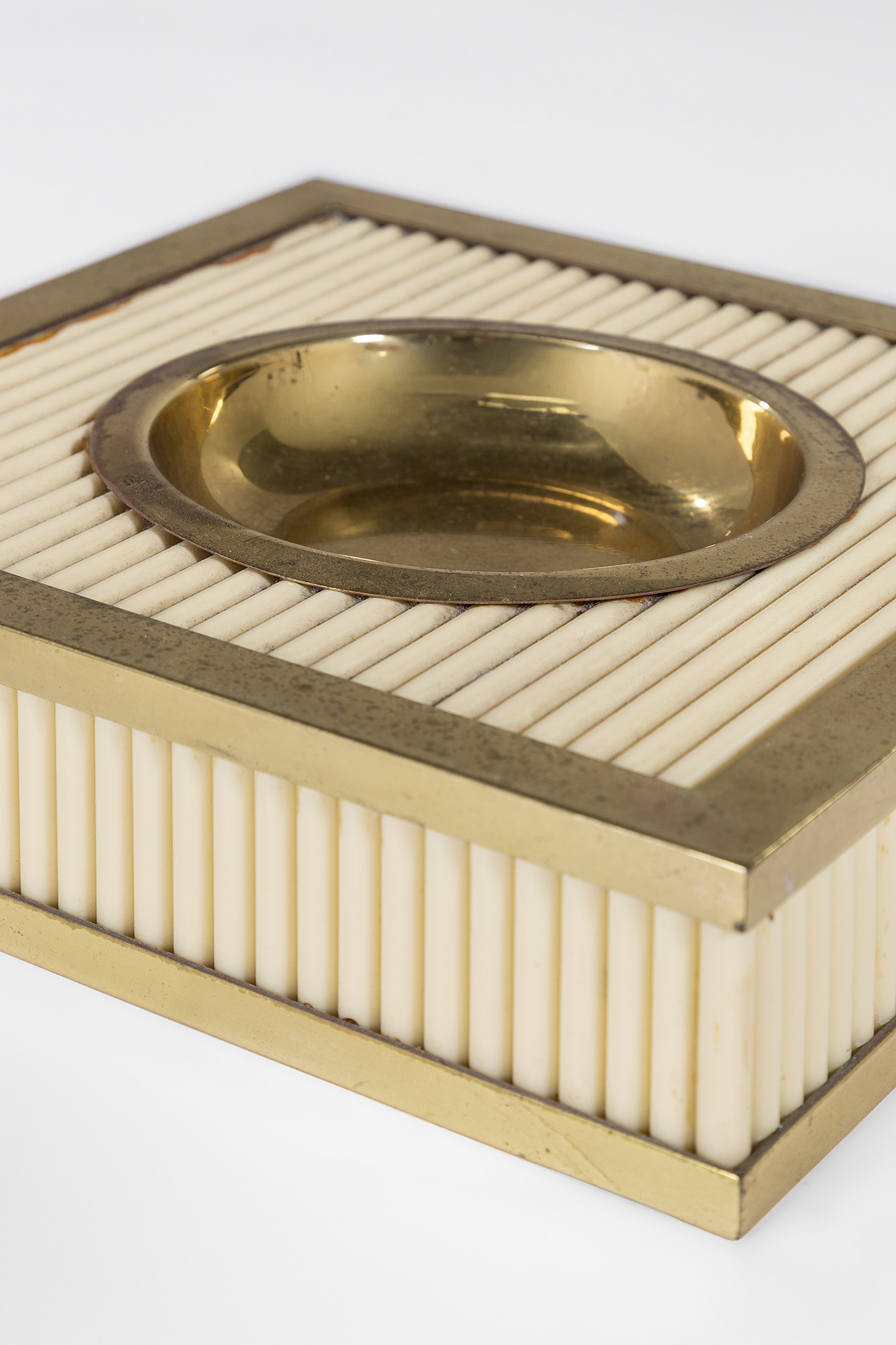 Tommaso Barbi - Set da fumo e cornice portafoto in ottone con elementi in resina ad imitazione de...