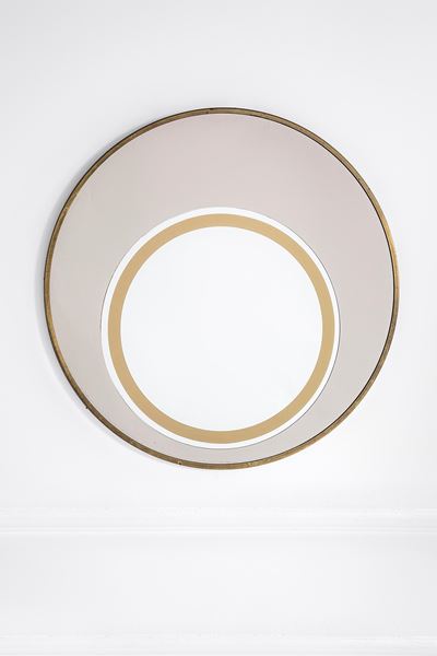 Specchio da parete in vetro specchiato con cornice in ottone