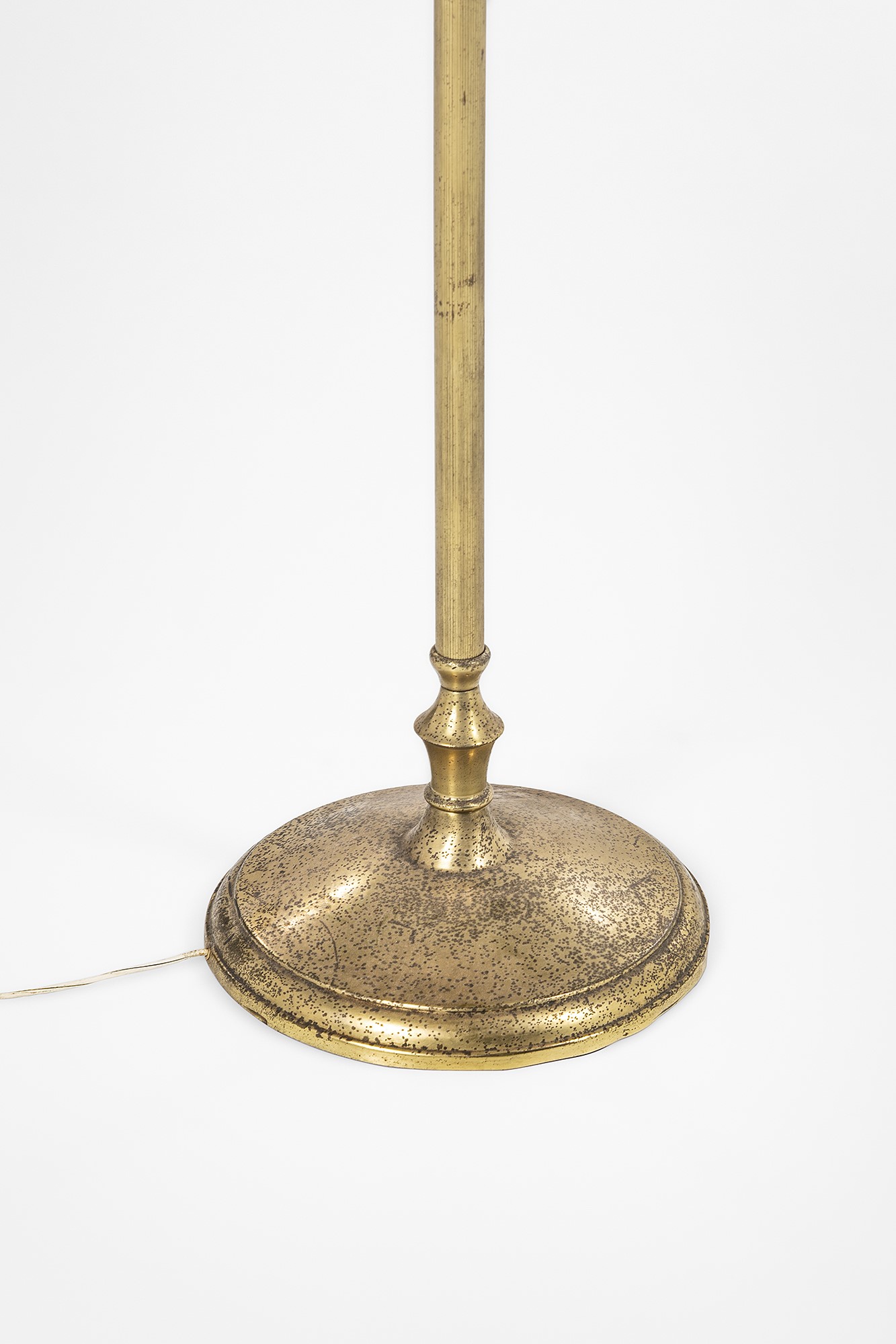 Lumi - Lampada da terra in ottone lucido e tessuto (produzione circa 1950)