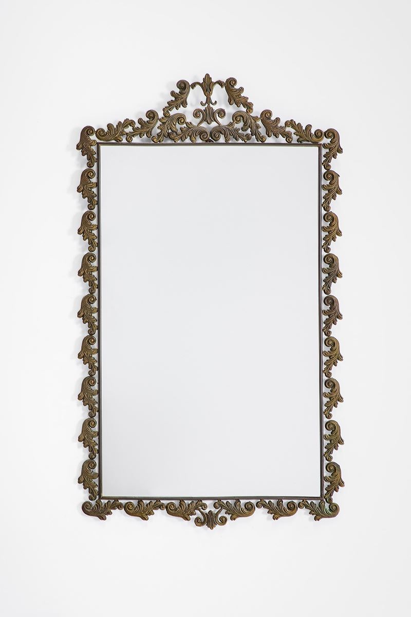 Specchiera, decorazione in ottone a rocailles e vetro specchiato