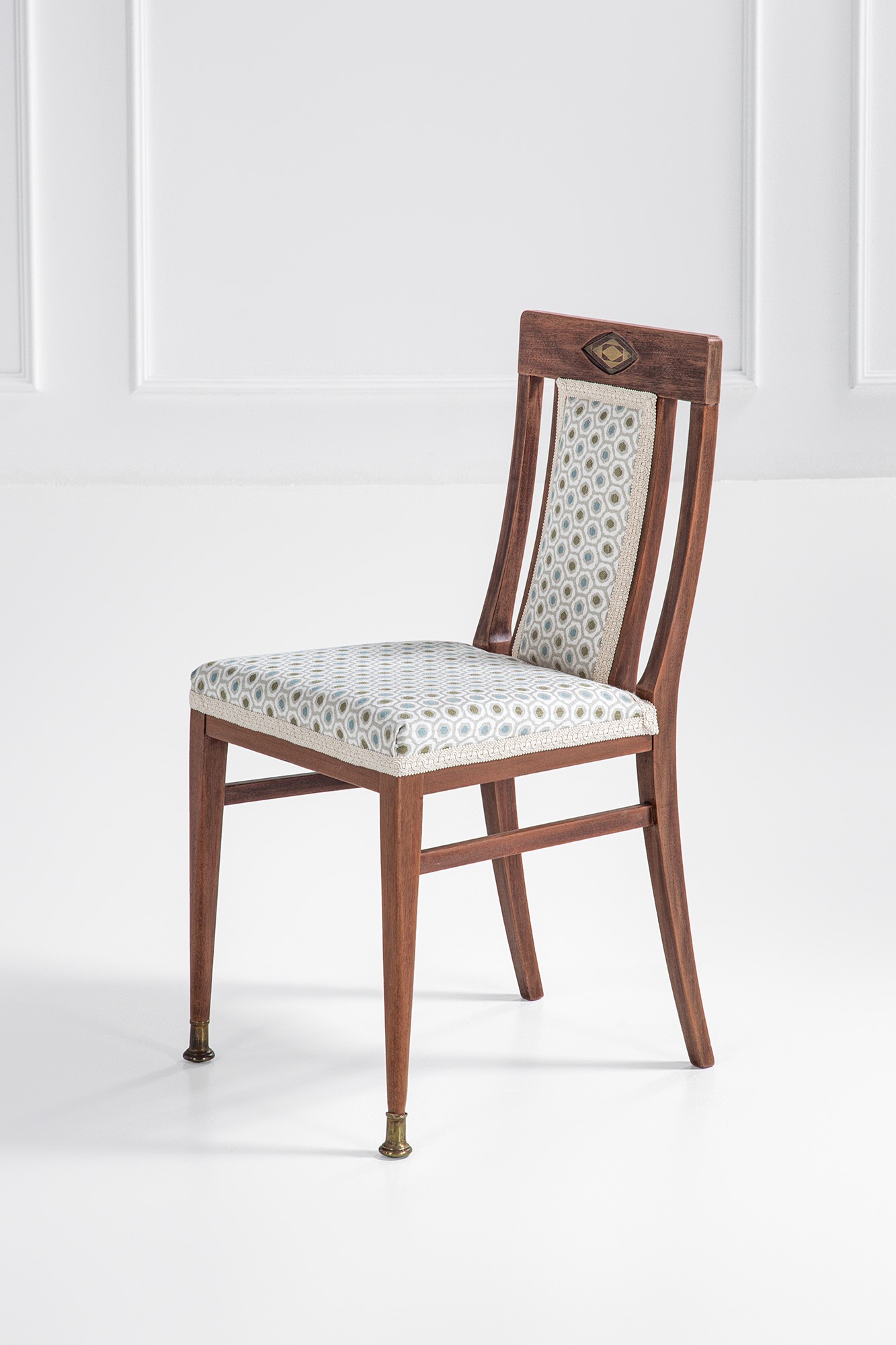 Julius & Josef Herrmann - Quattro sedie in legno sagomato con tessuto e dettagli in ottone