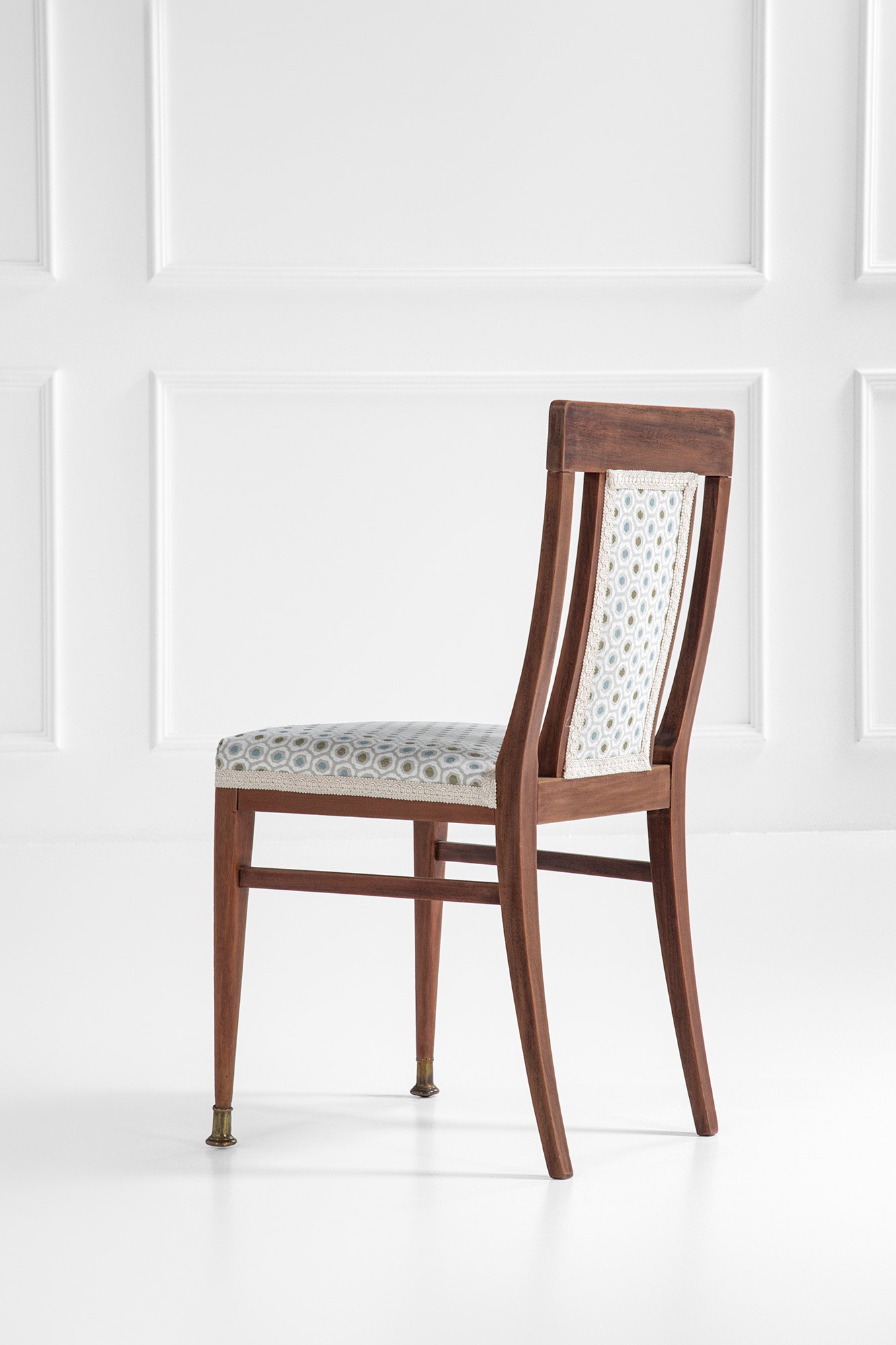 Julius & Josef Herrmann - Quattro sedie in legno sagomato con tessuto e dettagli in ottone