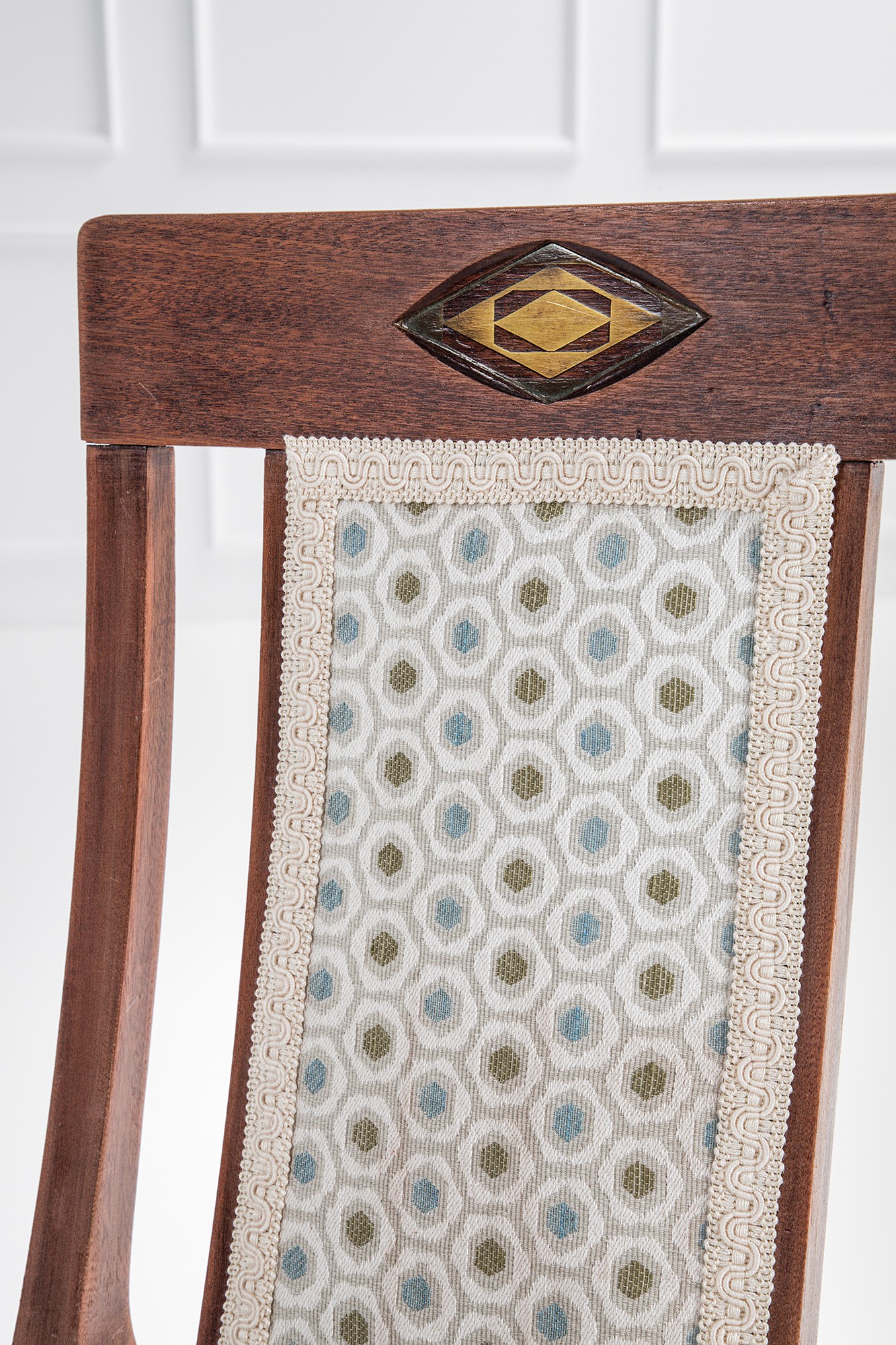 Julius & Josef Herrmann - Quattro sedie in legno sagomato con tessuto e dettagli in ottone