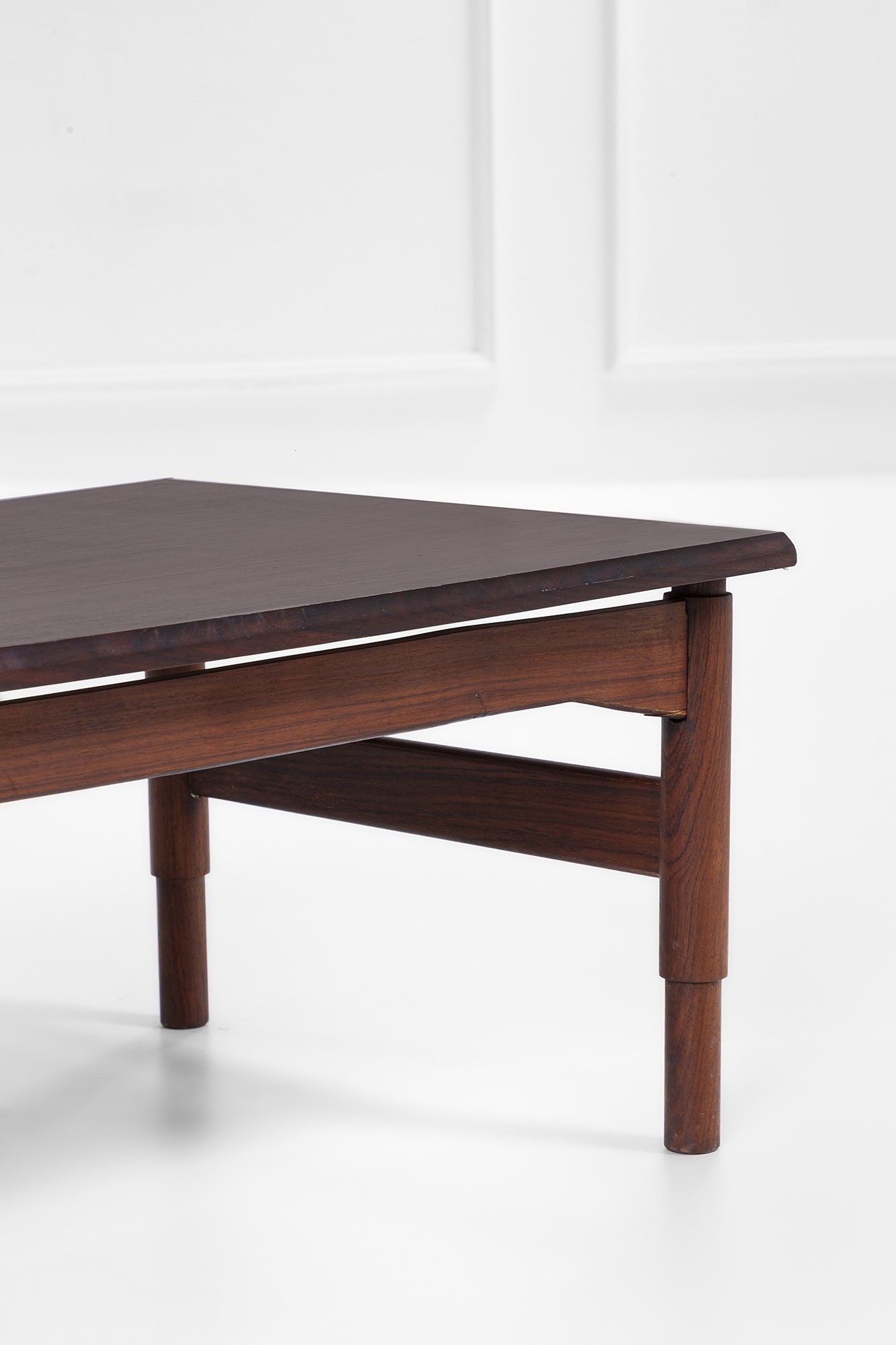 Tavolino, legno massello e impiallacciato, 1960 circa