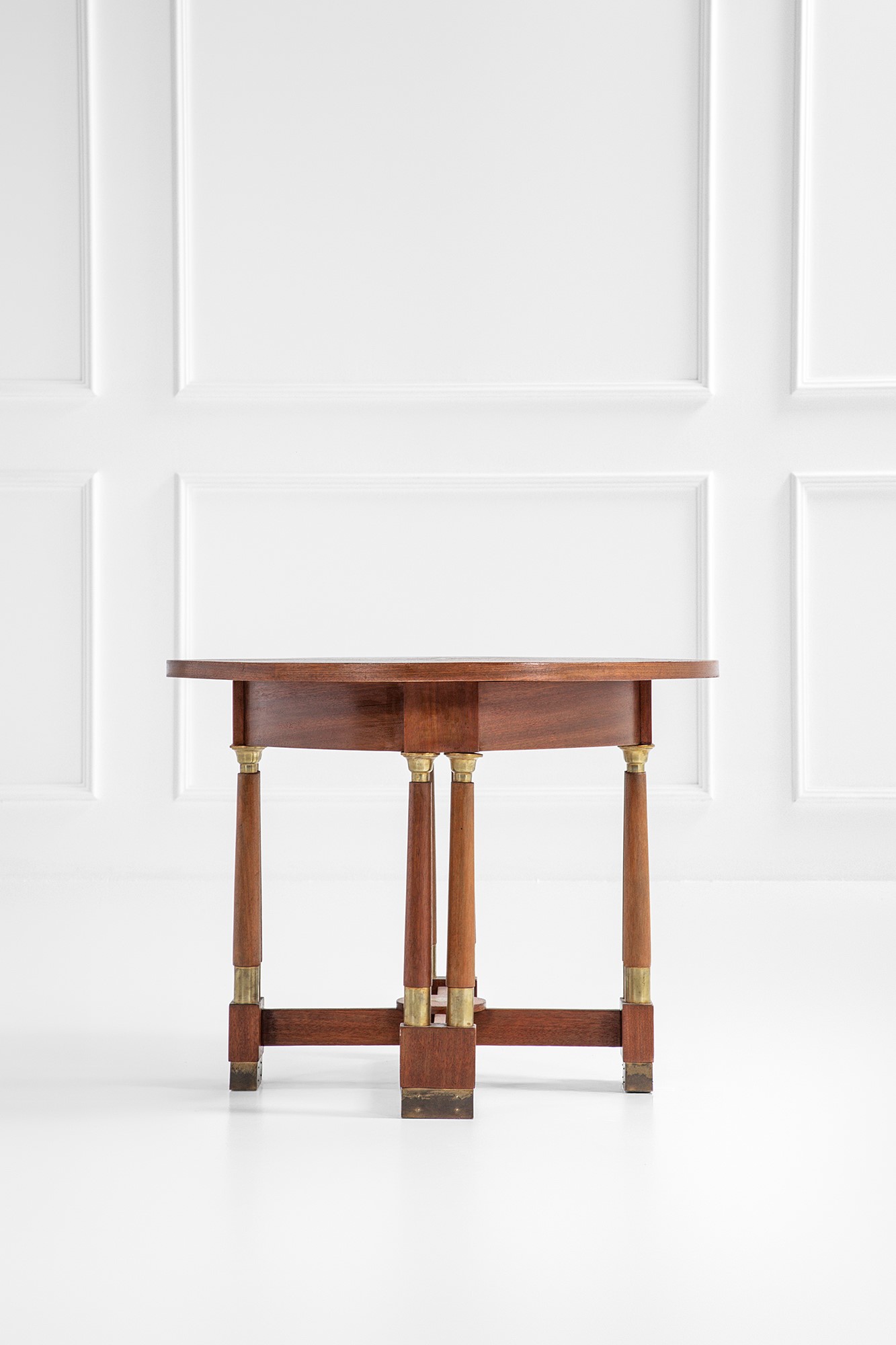 Julius & Josef Herrmann - Tavolino in legno con ottone lucido e intarsi
