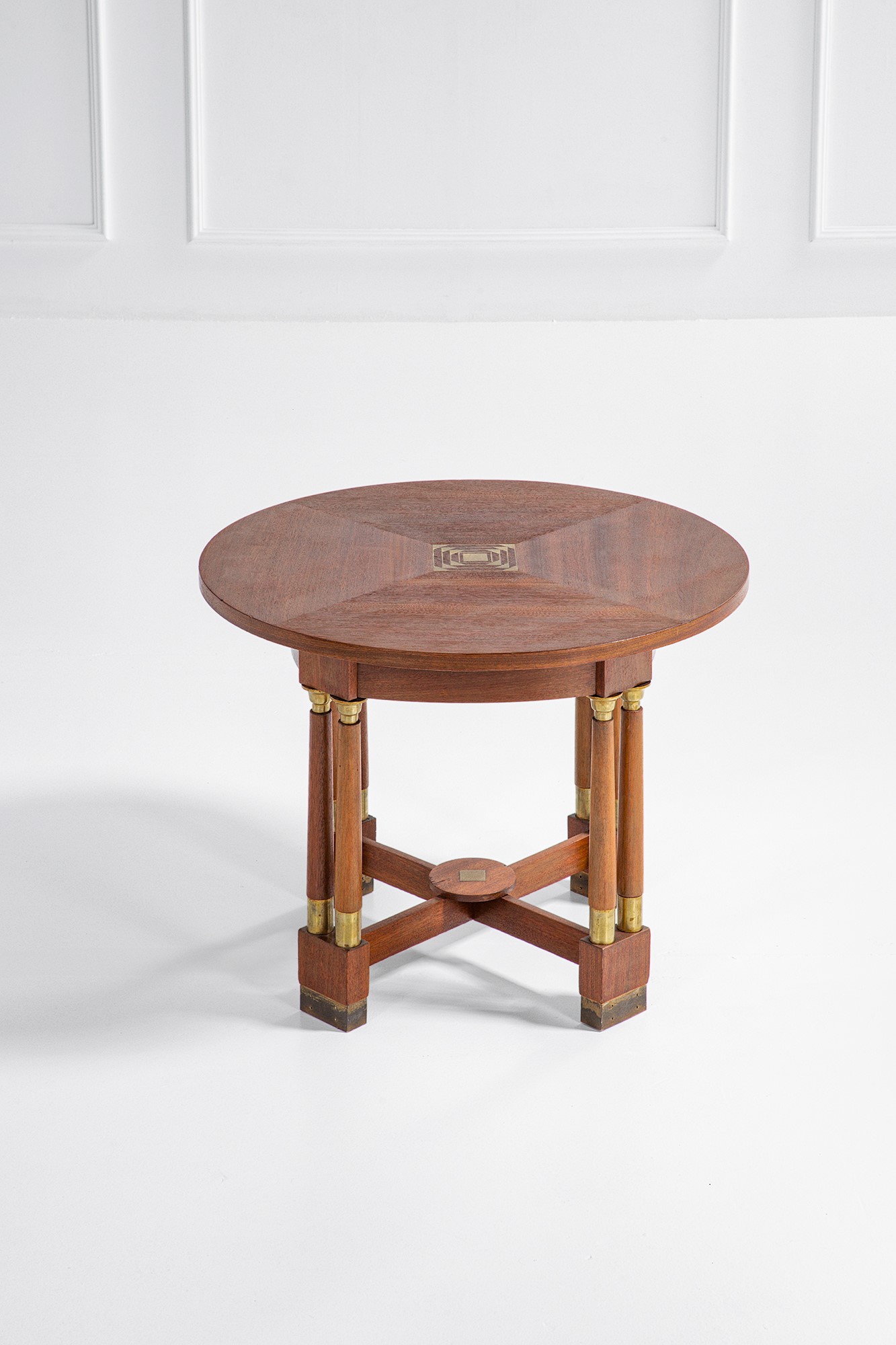Julius & Josef Herrmann - Tavolino in legno con ottone lucido e intarsi