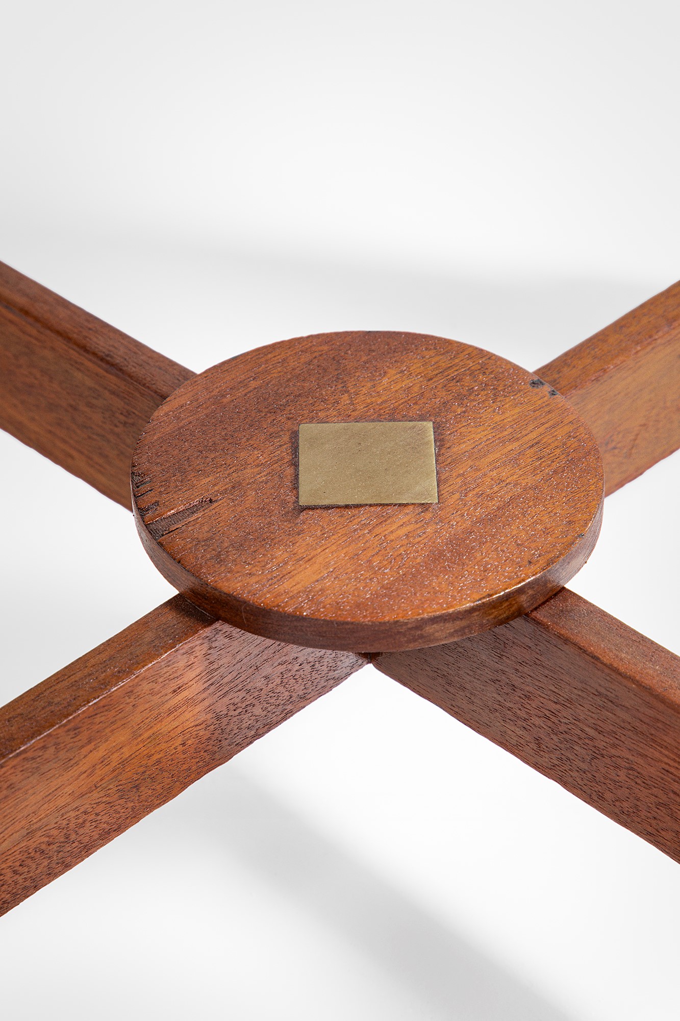 Julius & Josef Herrmann - Tavolino in legno con ottone lucido e intarsi