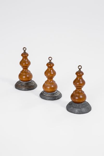 Annonimo, Tre fermaporta in legno tornito, pietra e ottone, circa 1960