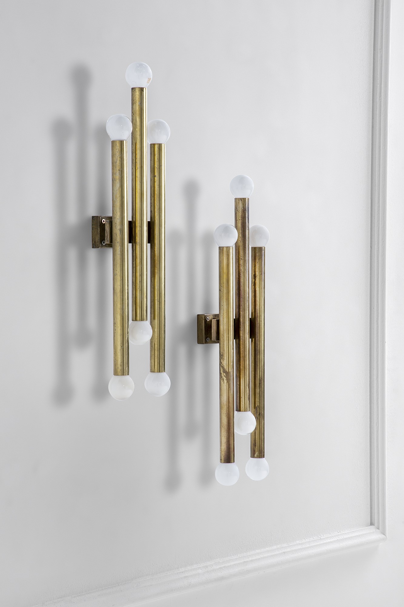 Gio Ponti - Due lampade da parete in ottone lucido (produzione Candle, 1960 ca.)