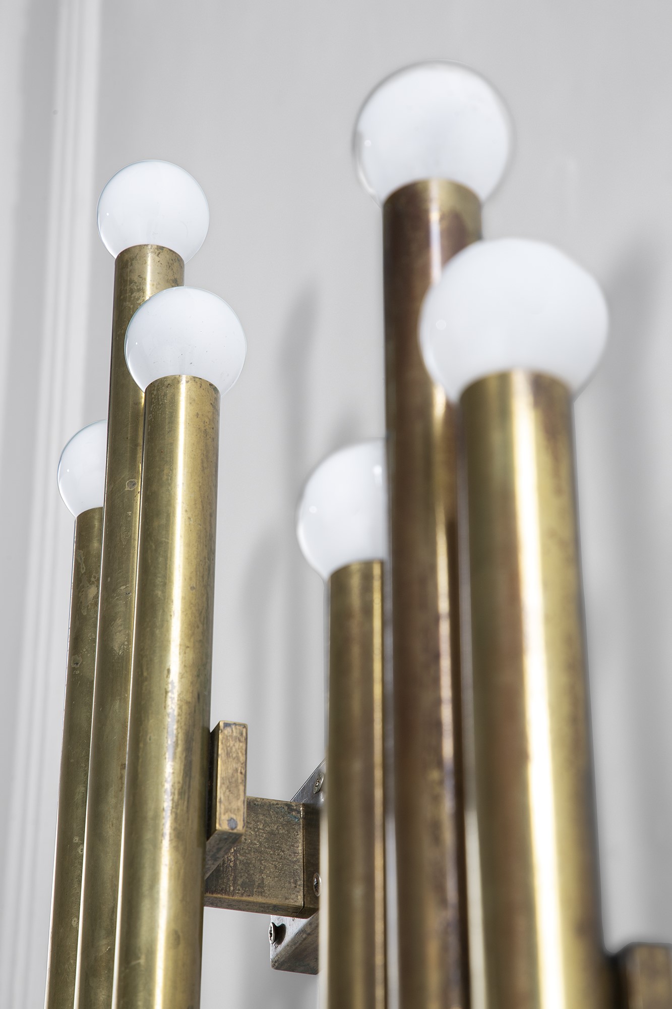 Gio Ponti - Due lampade da parete in ottone lucido (produzione Candle, 1960 ca.)
