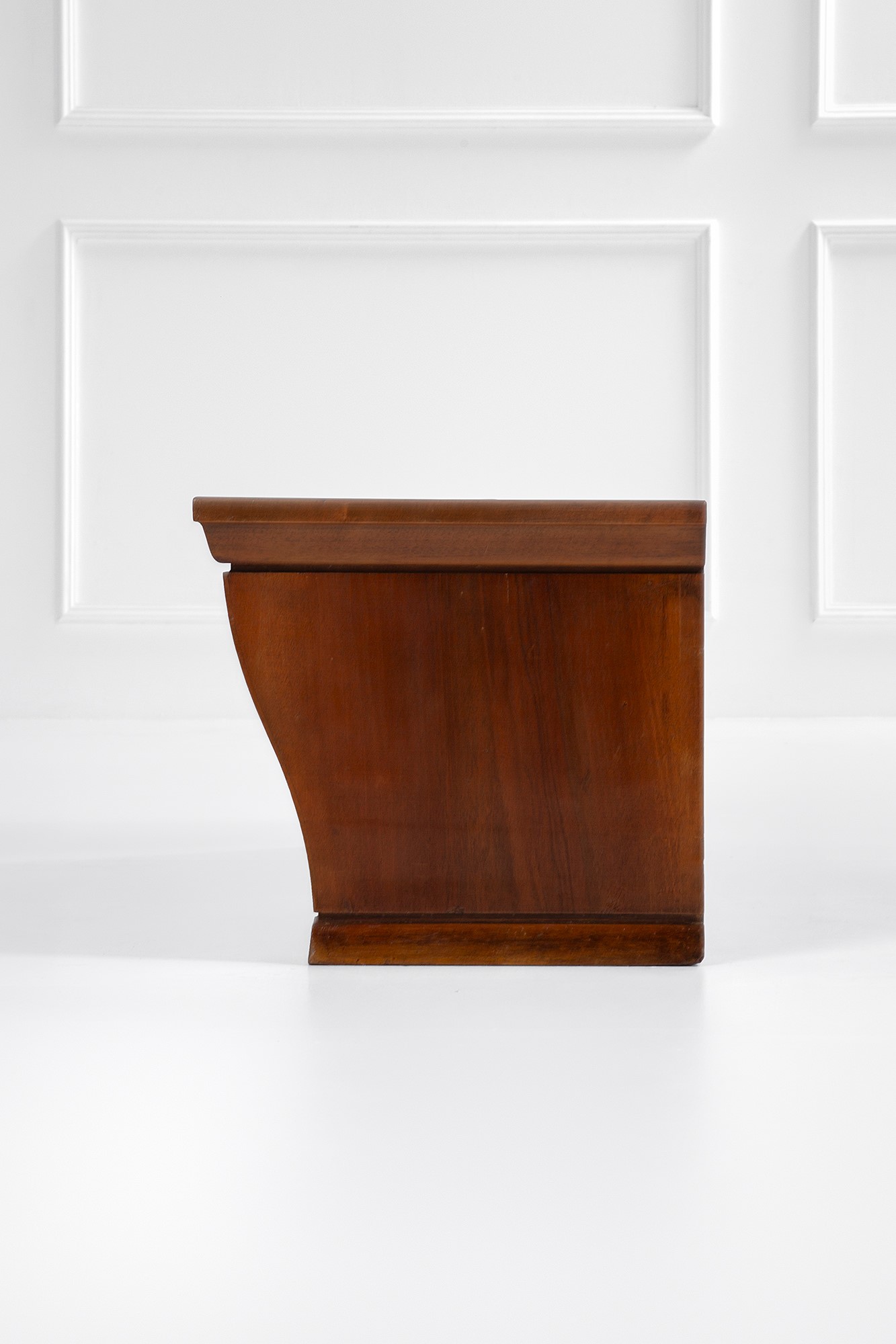 Grande panca, legno massello sagomato con impiallacciatura, circa 1940
