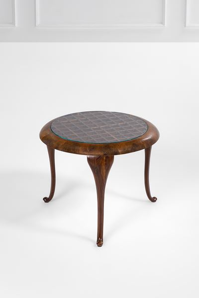 Tavolino, legno massello sagomato con cristallo molato (circa 1950)