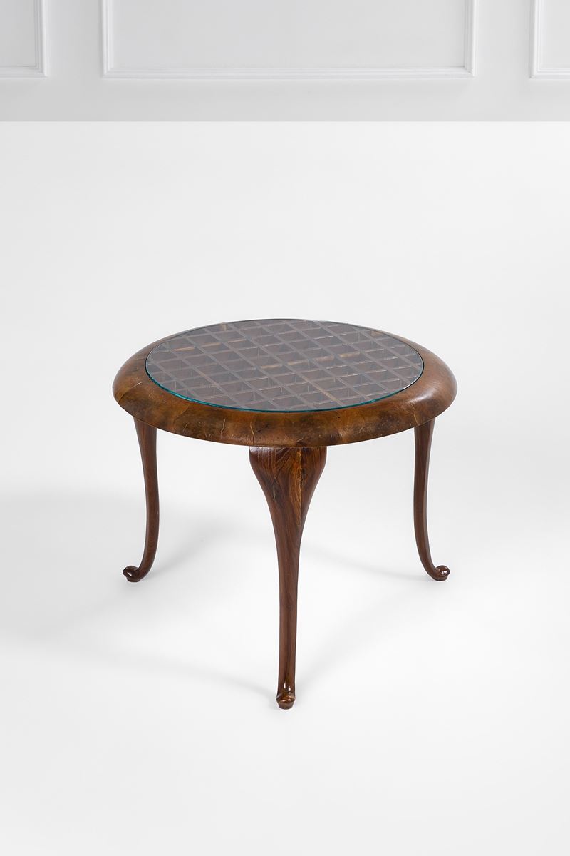 Tavolino, legno massello sagomato con cristallo molato (circa 1950)