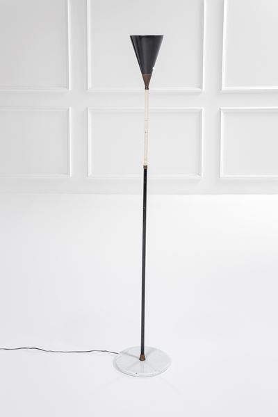 Lampada da terra con riflettore estensibile e orientabile