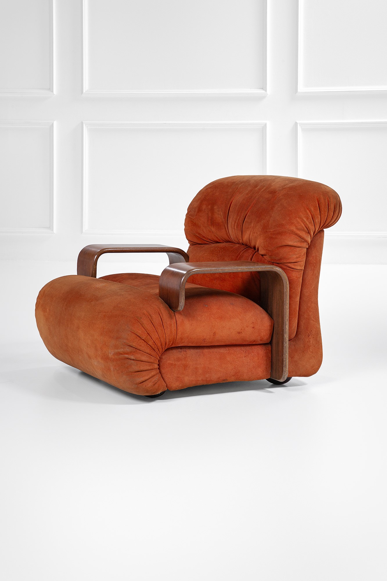 Due poltrone in legno curvato e Alcantara, stile anni '70 ca.