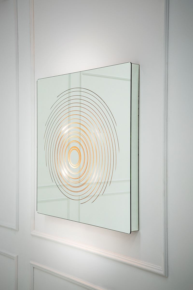 Pannello luminoso specchiante, vetro specchiato con decorazione a elementi concentrici (1970 ca.)