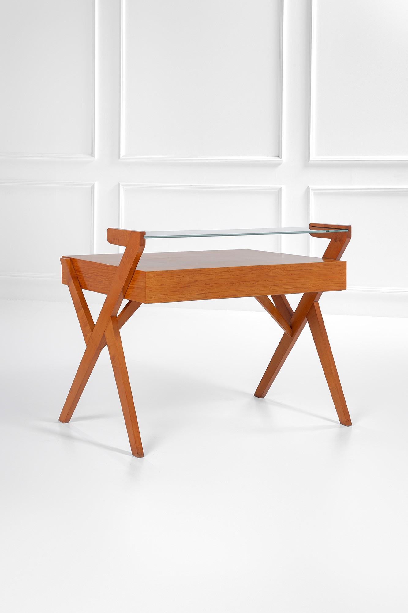 Scrittoio con alzatina, legno sagomato e impiallacciato, cristallo molato, ottone, ca. 1950