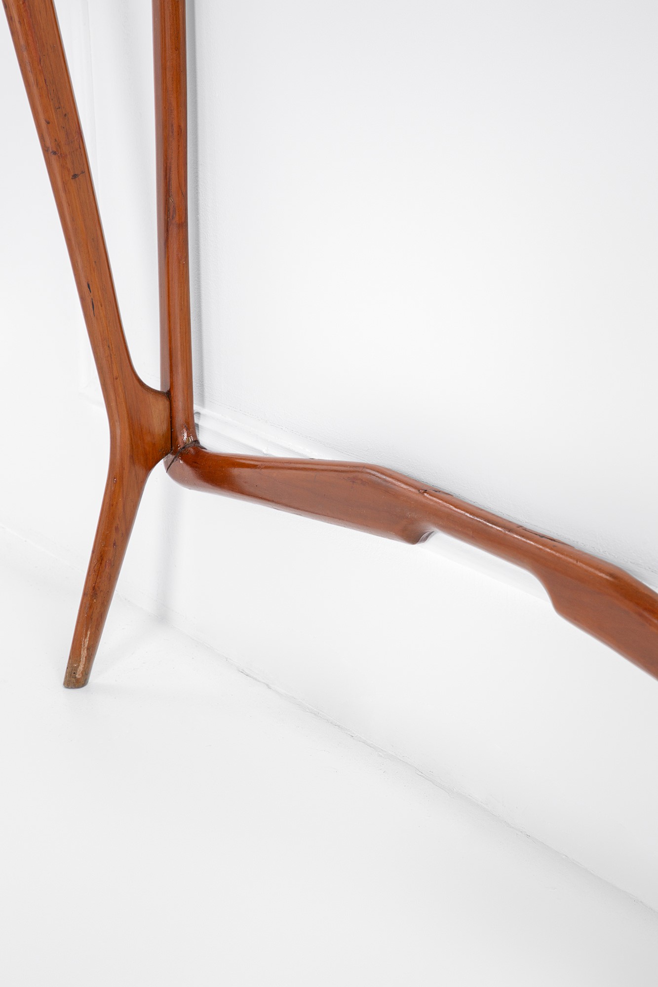 Console, legno sagomato, cristallo molato e ottone, circa 1950