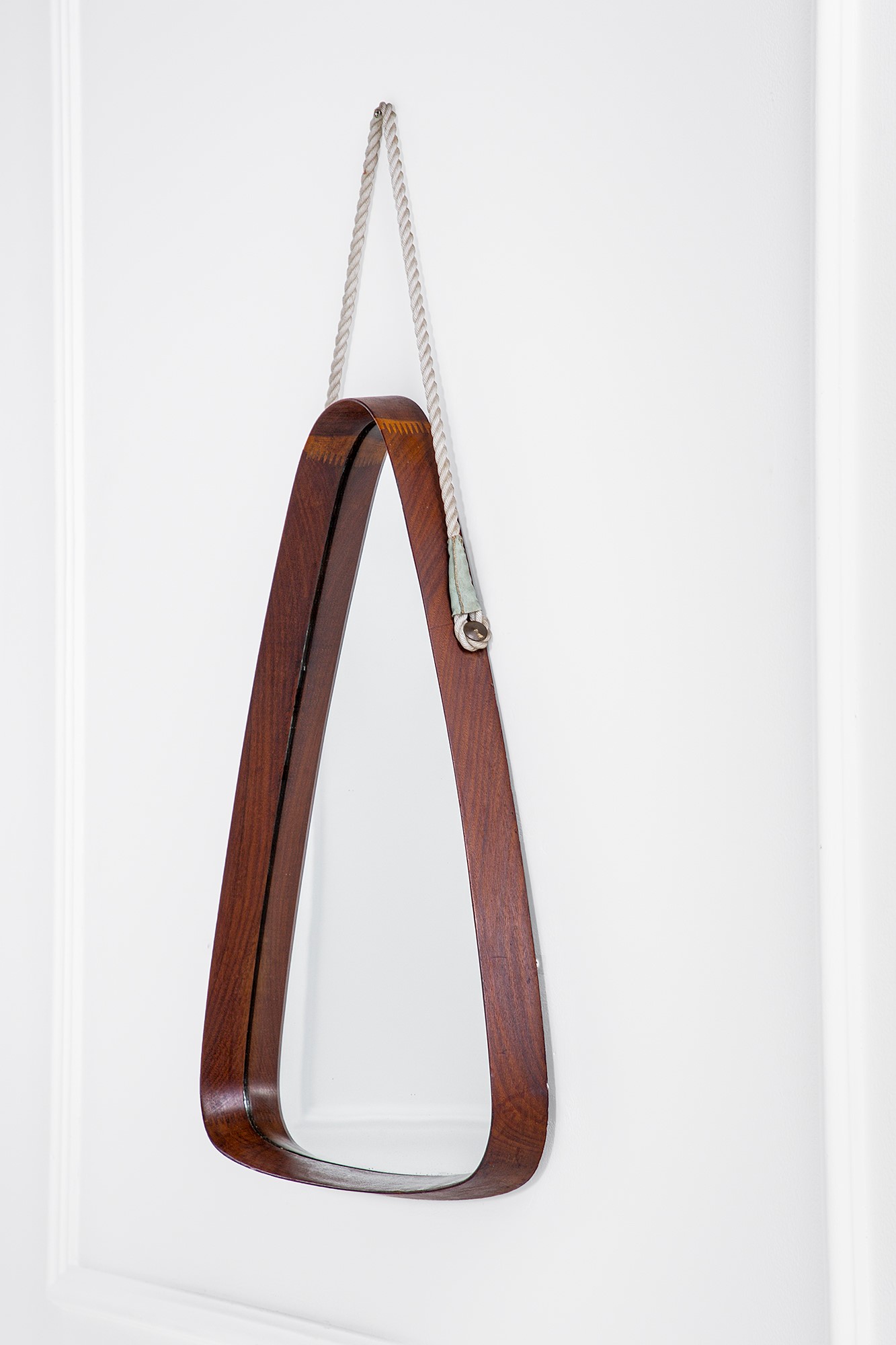 Specchio da parete in legno, corda e ottone, vetro specchiato (circa 1950)