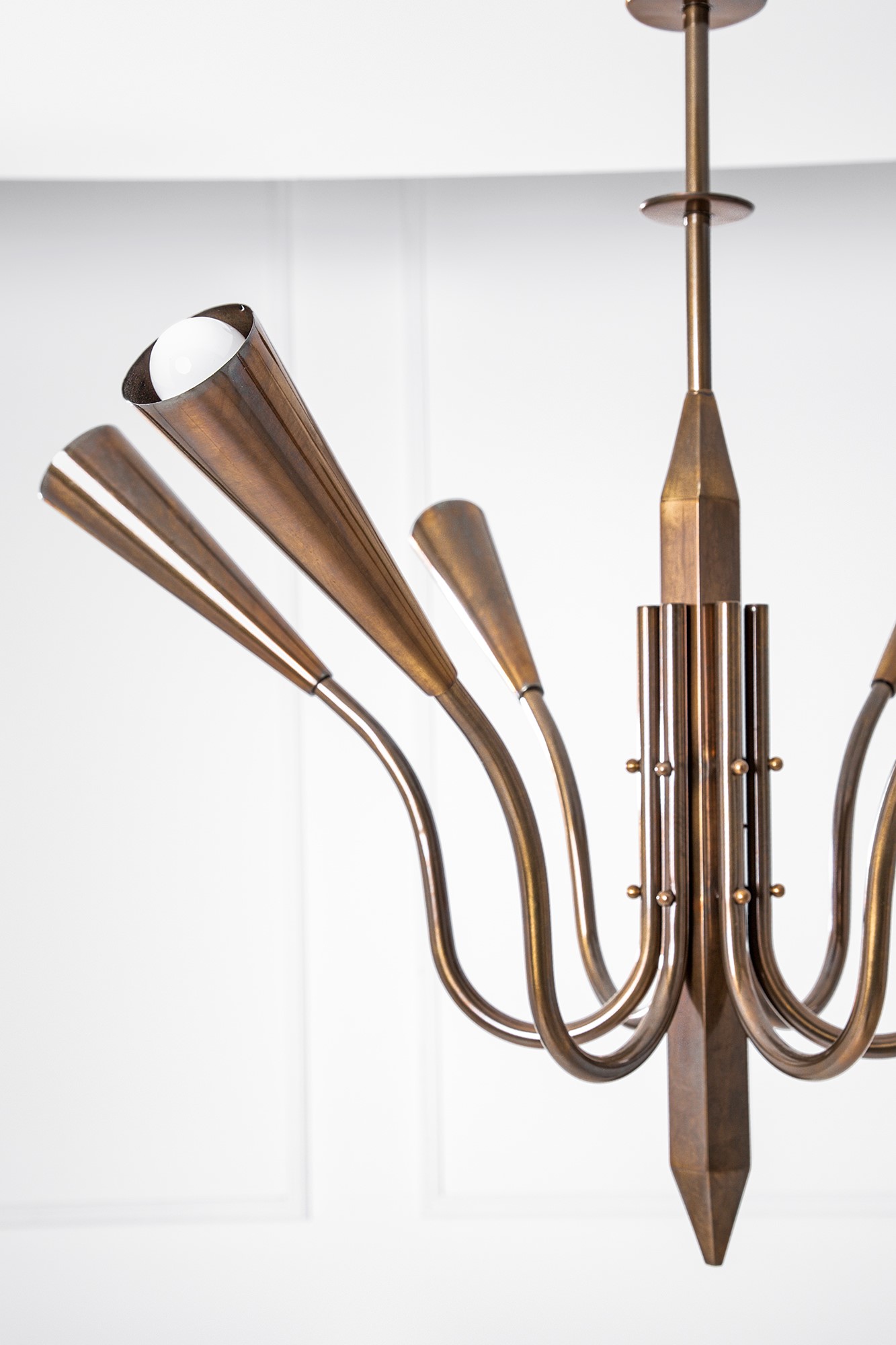 Lampadario a sei luci, metallo con finitura rame (ca. 1940)