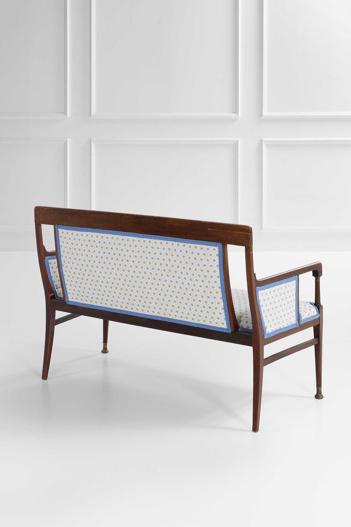 Julius & Josef Herrmann - Divano a due posti in legno sagomato, tessuto e ottone