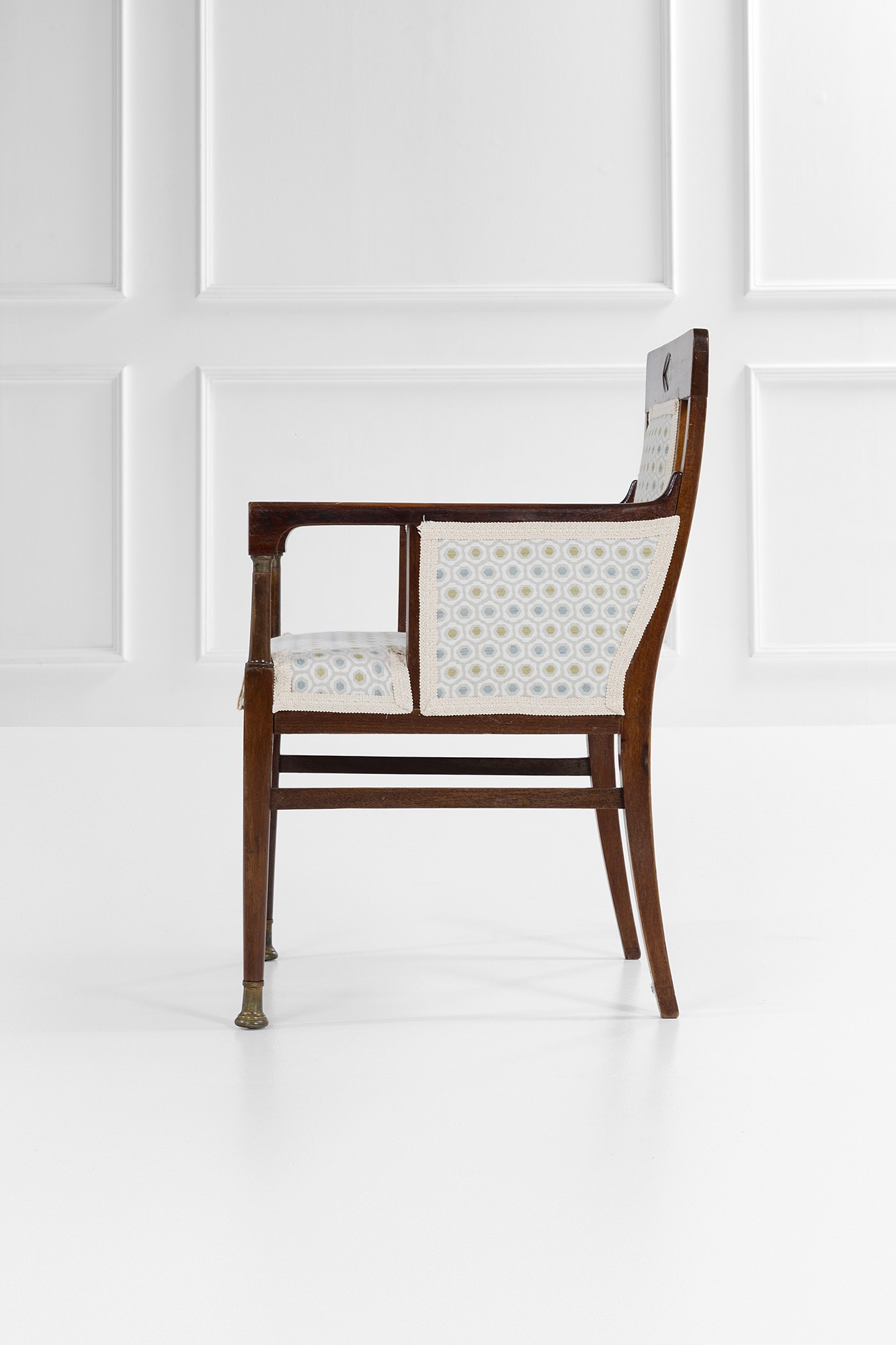 Julius & Josef Herrmann - Due poltroncine in legno sagomato e tessuto con elementi in ottone