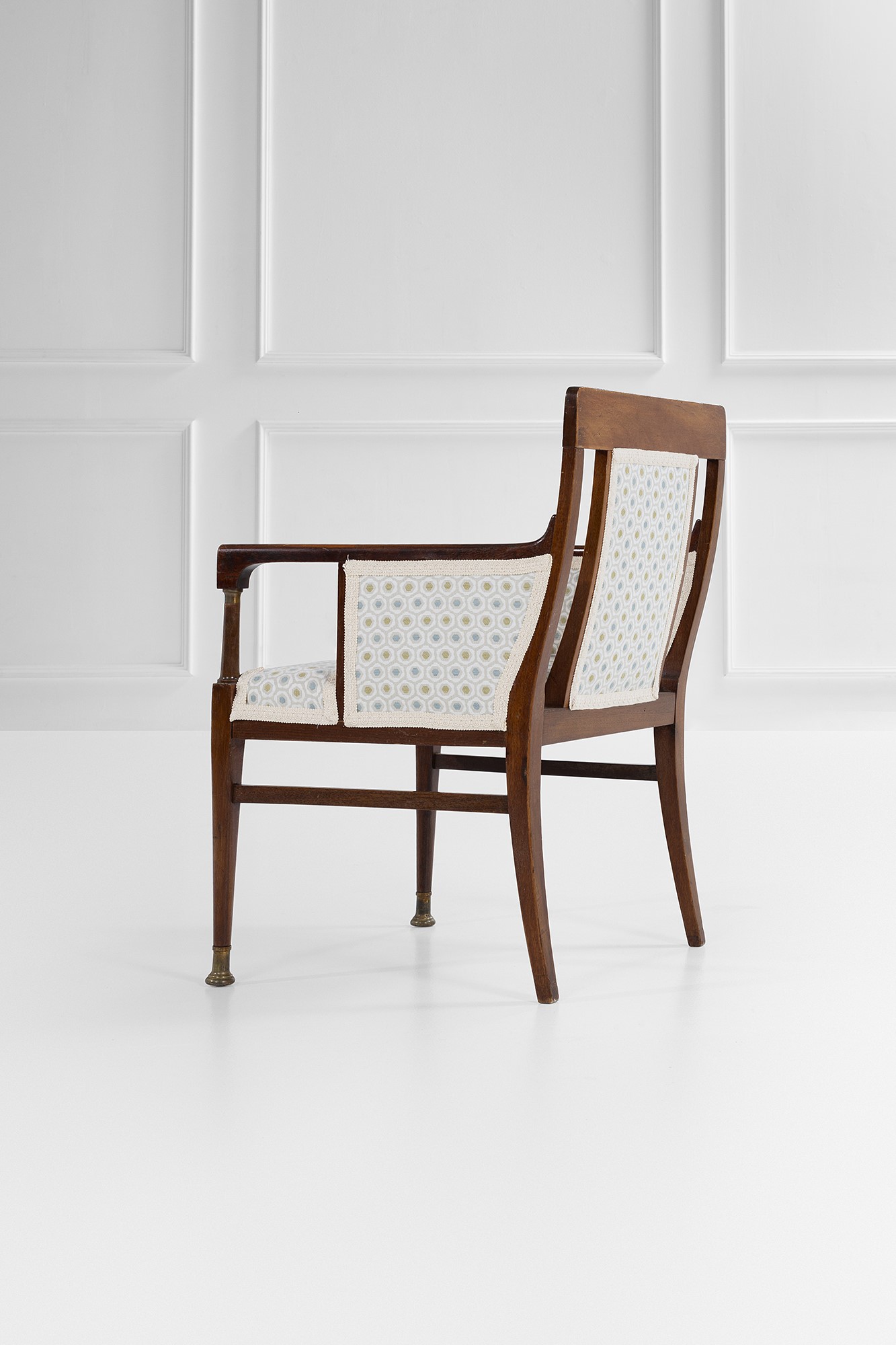 Julius & Josef Herrmann - Due poltroncine in legno sagomato e tessuto con elementi in ottone
