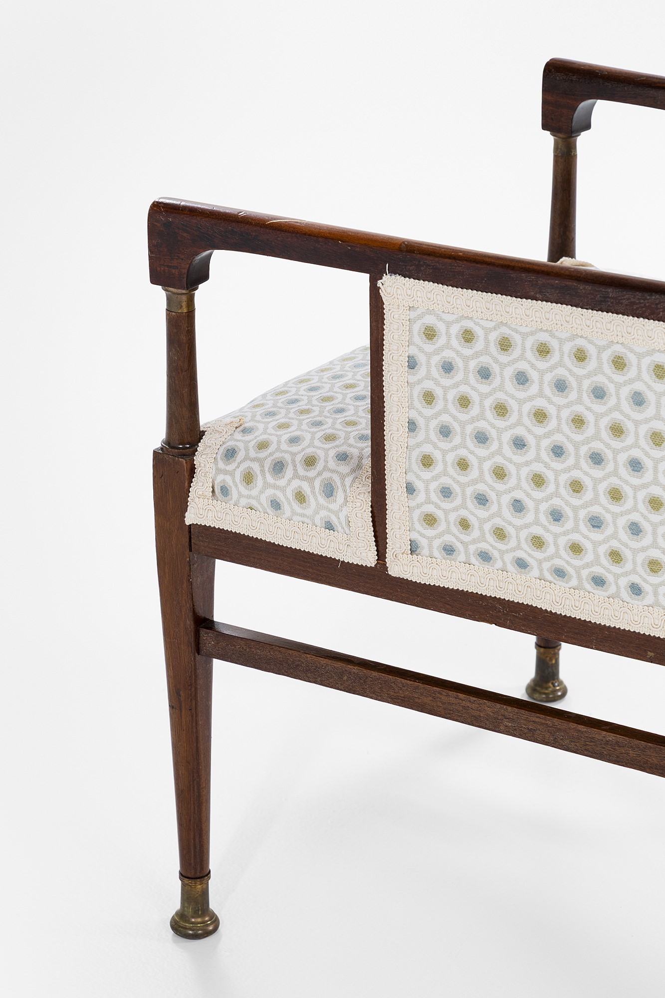 Julius & Josef Herrmann - Due poltroncine in legno sagomato e tessuto con elementi in ottone
