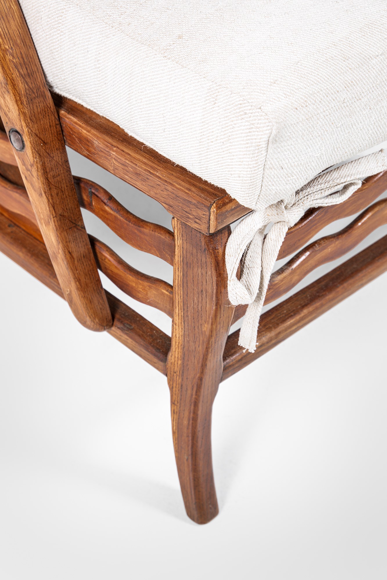 Poltrona trasformabile, legno massello sagomato, ottone e rivestimento in tessuto (ca. 1950)