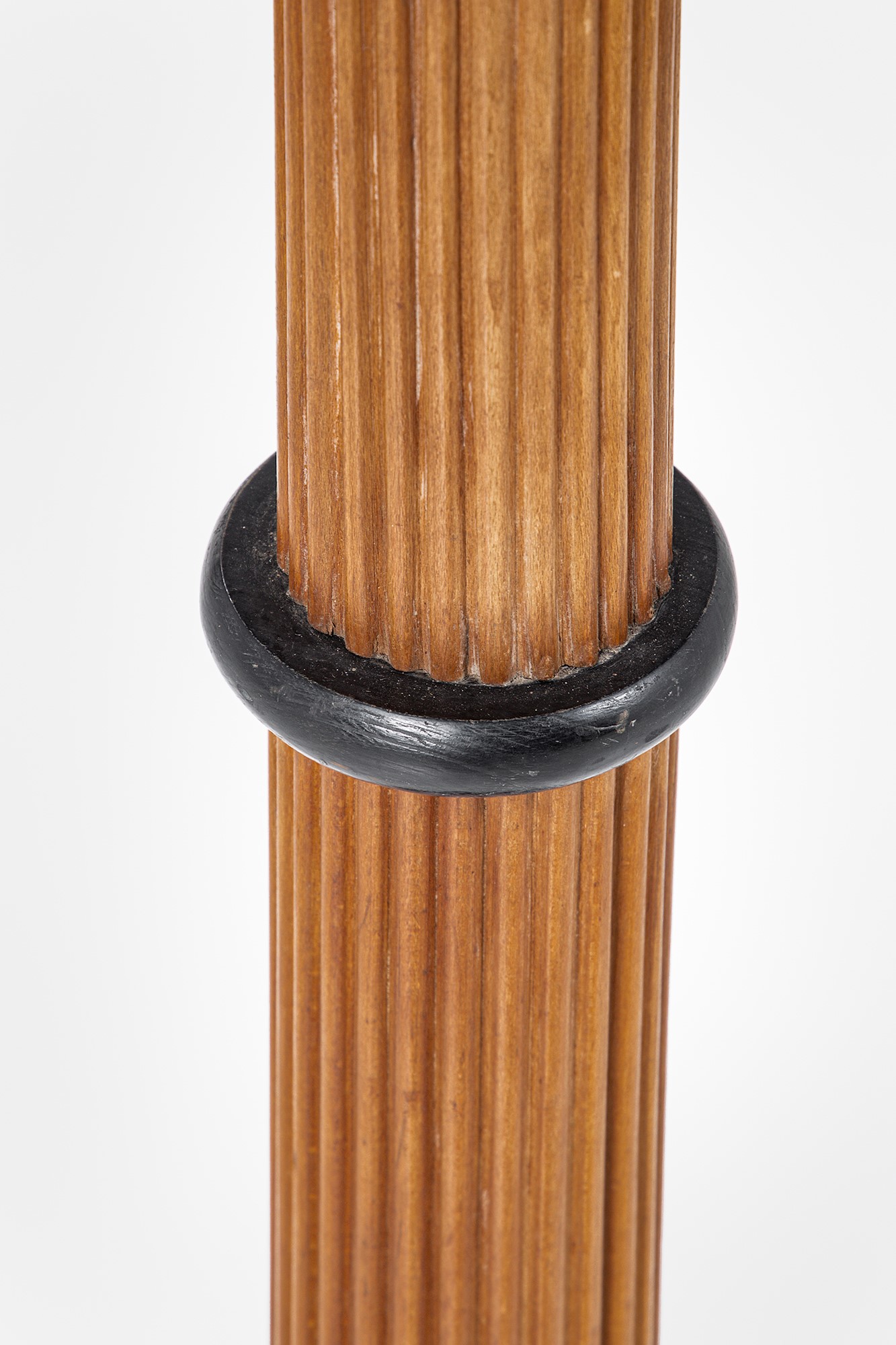Colonna portavaso déco, legno ebanizzato e legno grissinato (circa 1930)